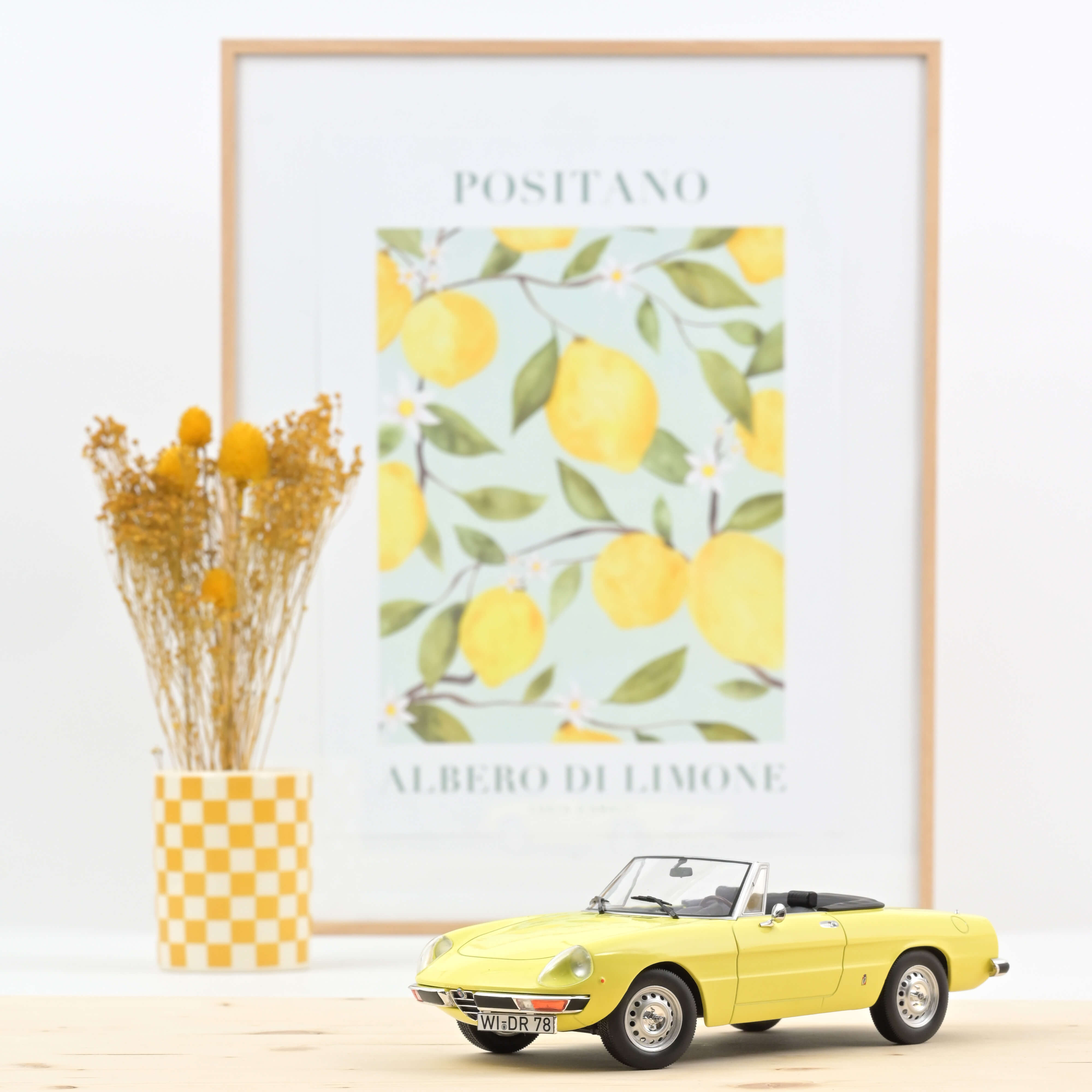 norev-alfa-romeo-2000-spider-veloce-1978-giallo-modellino-auto-1-18-edizione-300 image 1