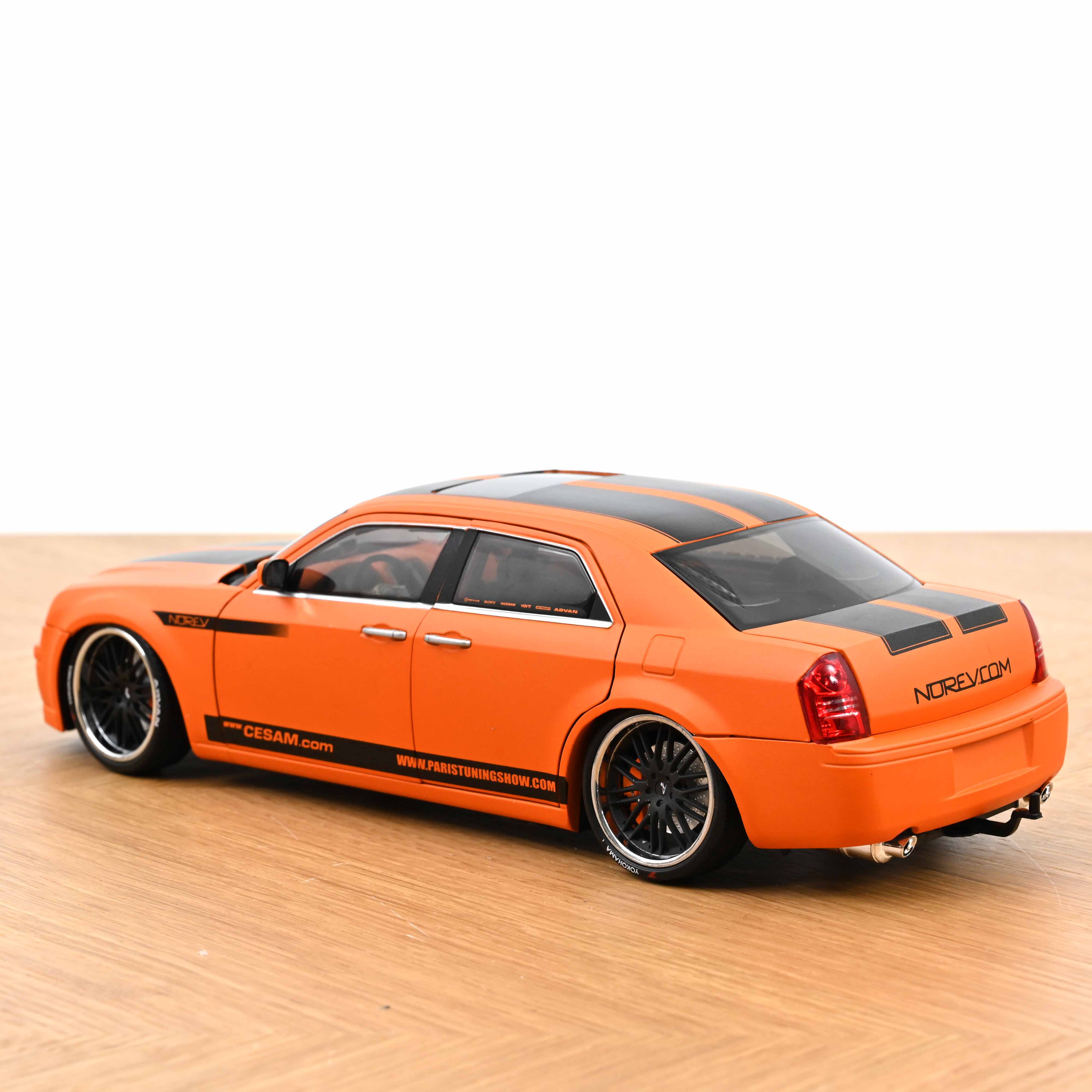 norev-chrysler-300c-by-parotech-jet-ski-parotech-modellino-1-18-arancione-nero image 8