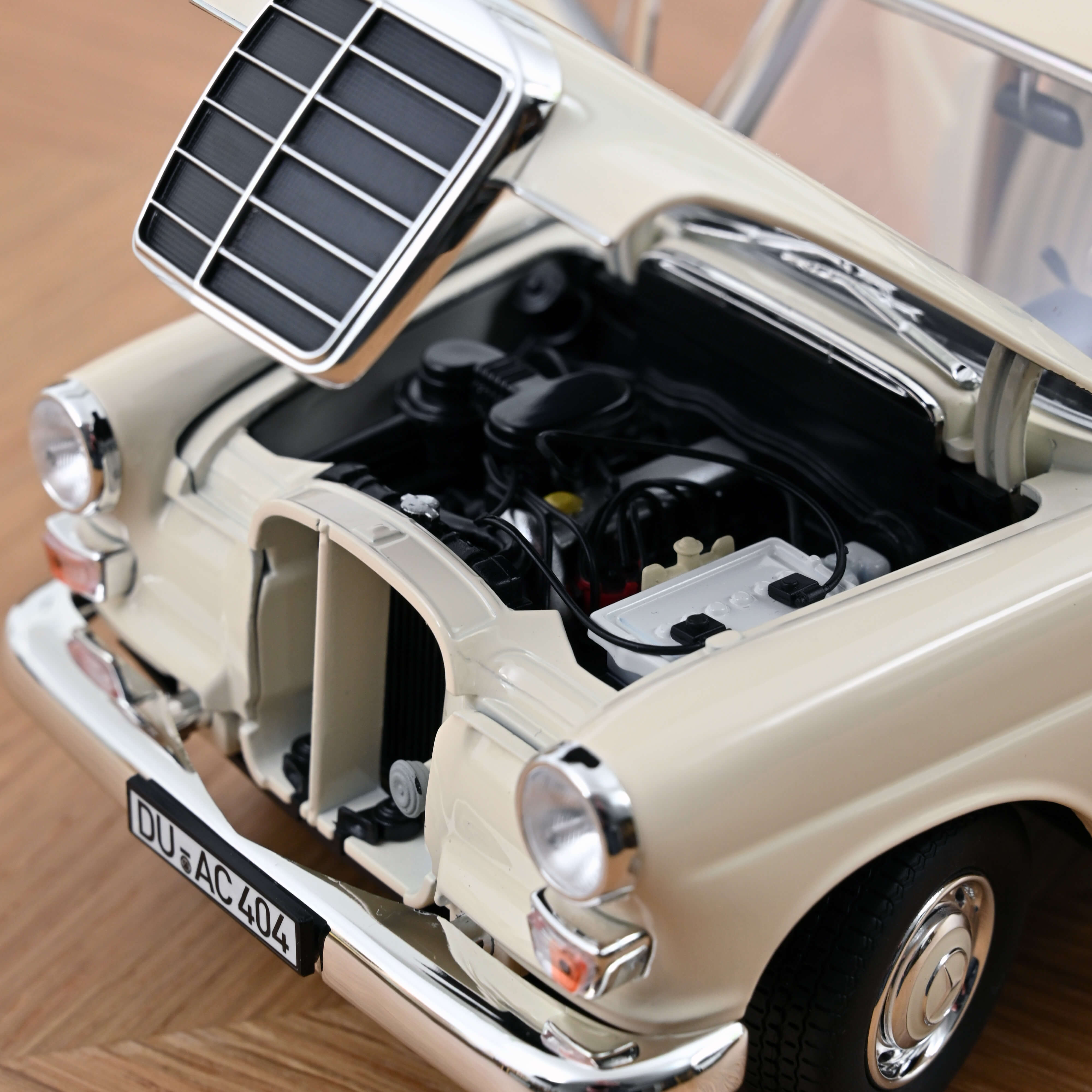 norev-mercedes-benz-200-universal-1966-modellino-auto-1-18-crema image 3