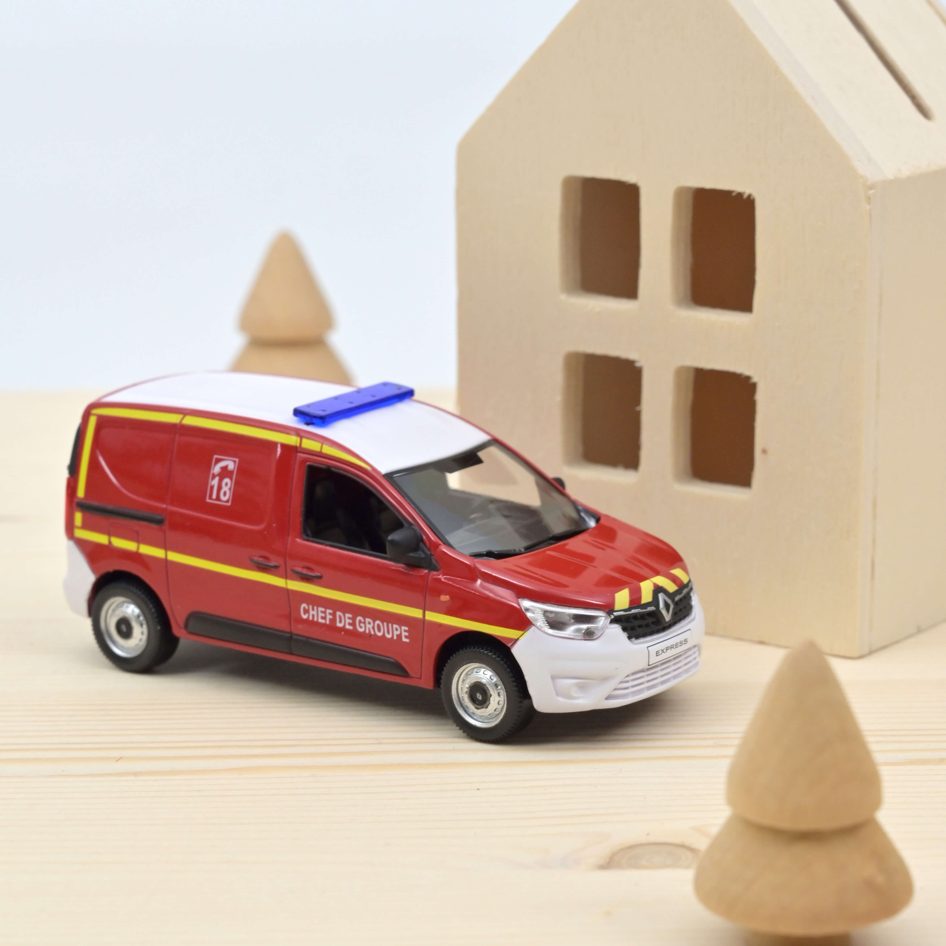 norev-renault-express-2021-pompiers-chef-de-groupe-1-43 image 1