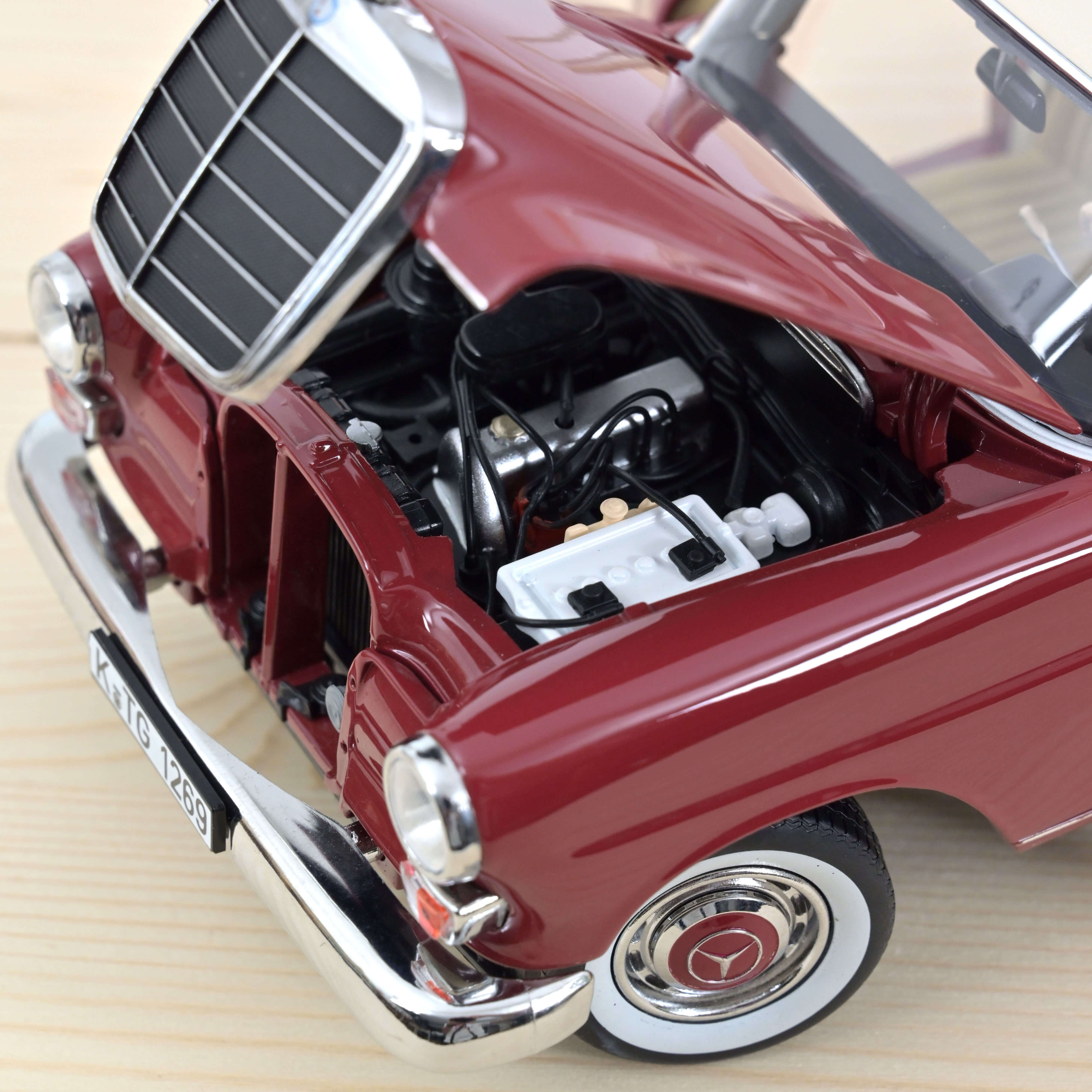 norev-mercedes-benz-200-1966-modellino-auto-1-18-rosso image 3