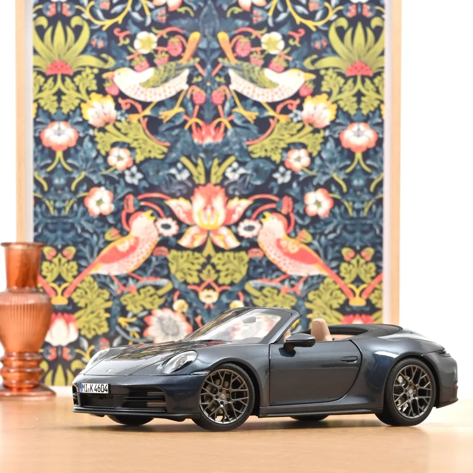 norev-porsche-911-carrera-s-cabriolet-2025-modellino-auto-1-18-blu-yachting-meta image 1