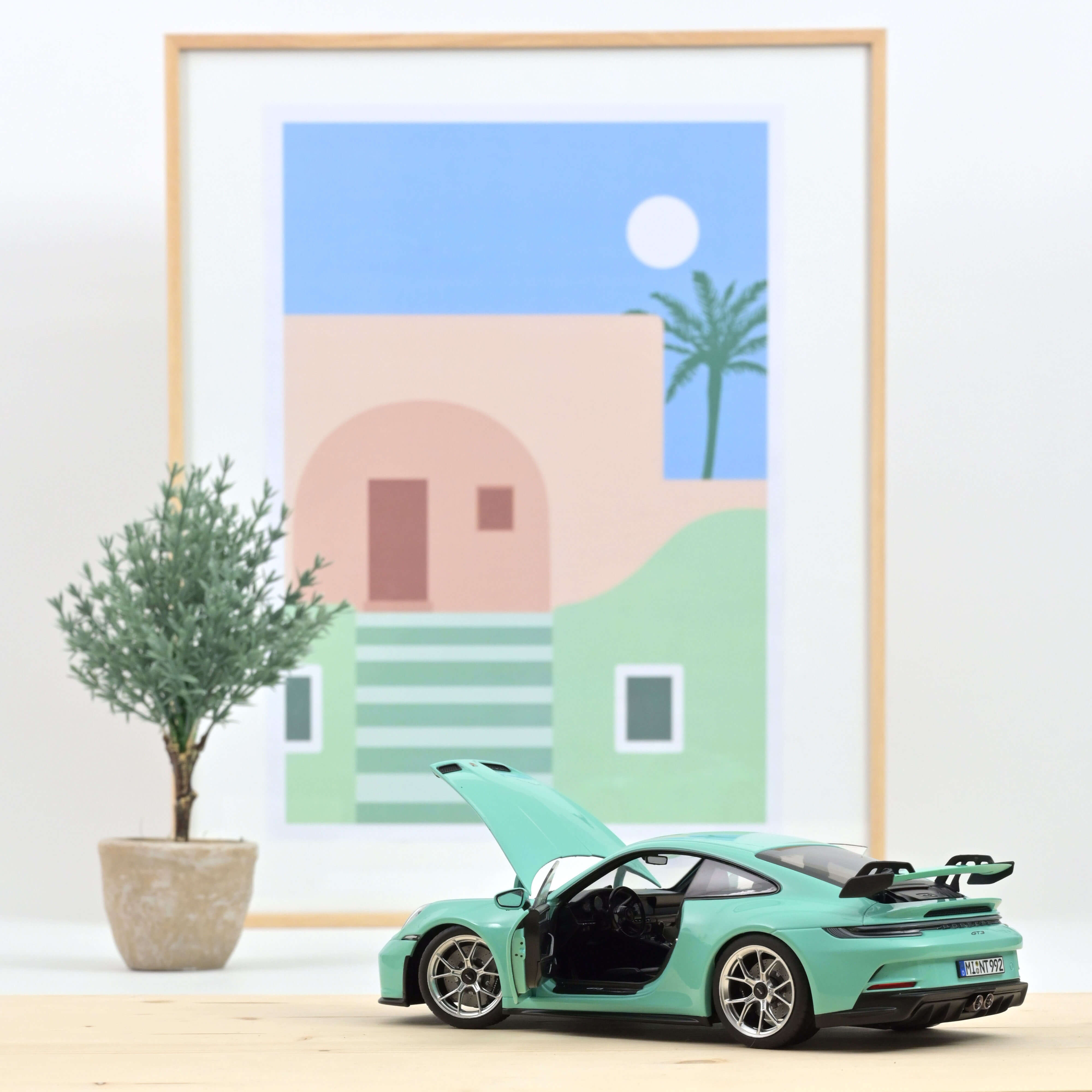 norev-porsche-911-gt3-992-2021-verde-menta-1-18-modellino-auto-400-pezzi image 2