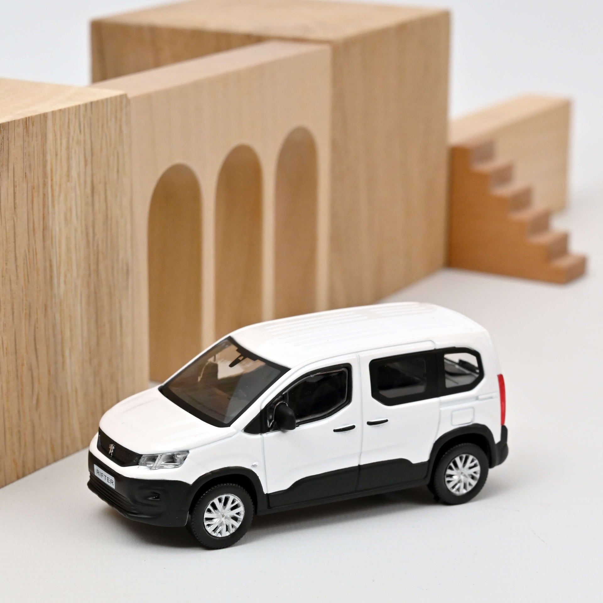 norev-peugeot-rifter-2018-white-modellino-auto-1-43 image 1
