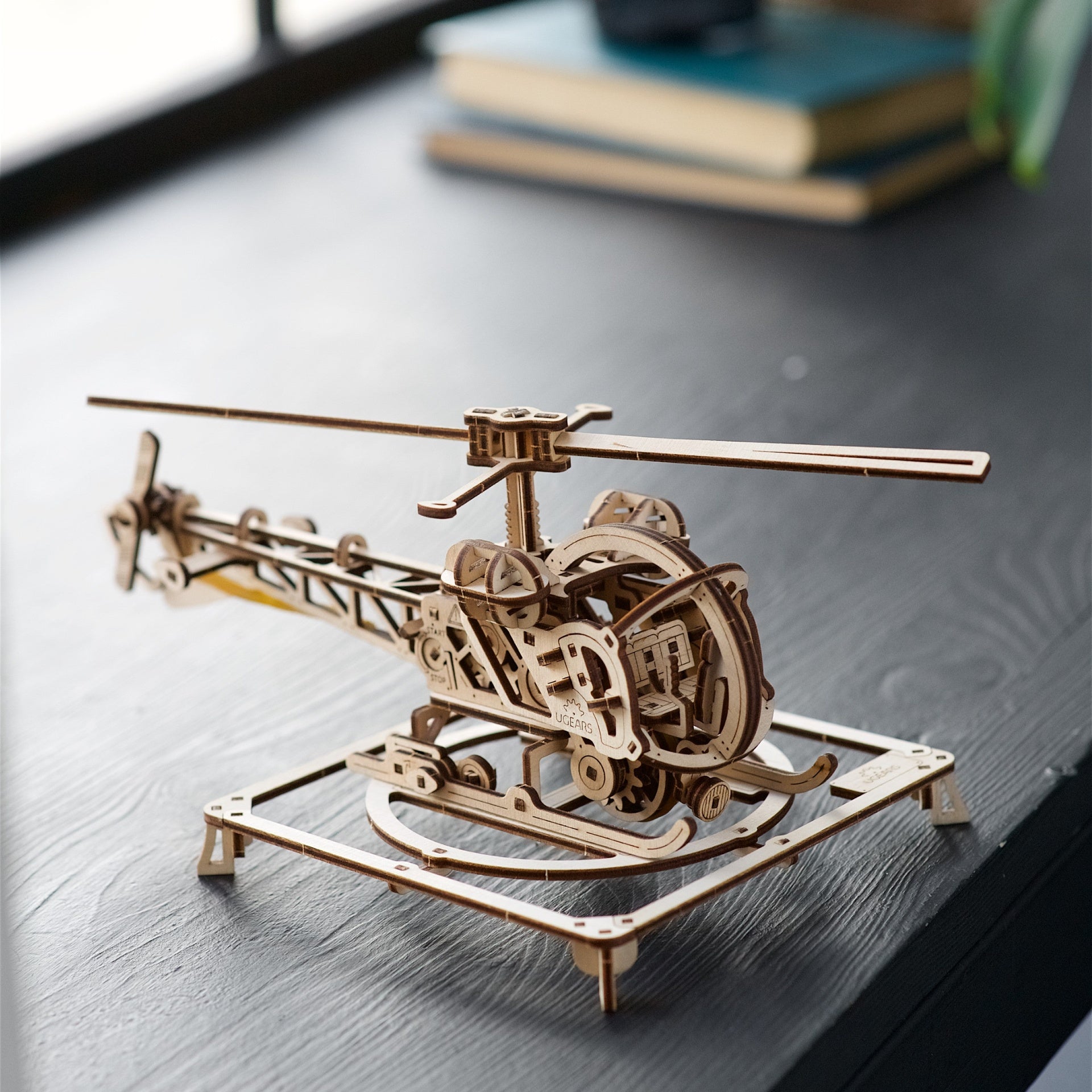 ugears-mini-helicopter-modello-meccanico-in-legno-da-costruire image 8