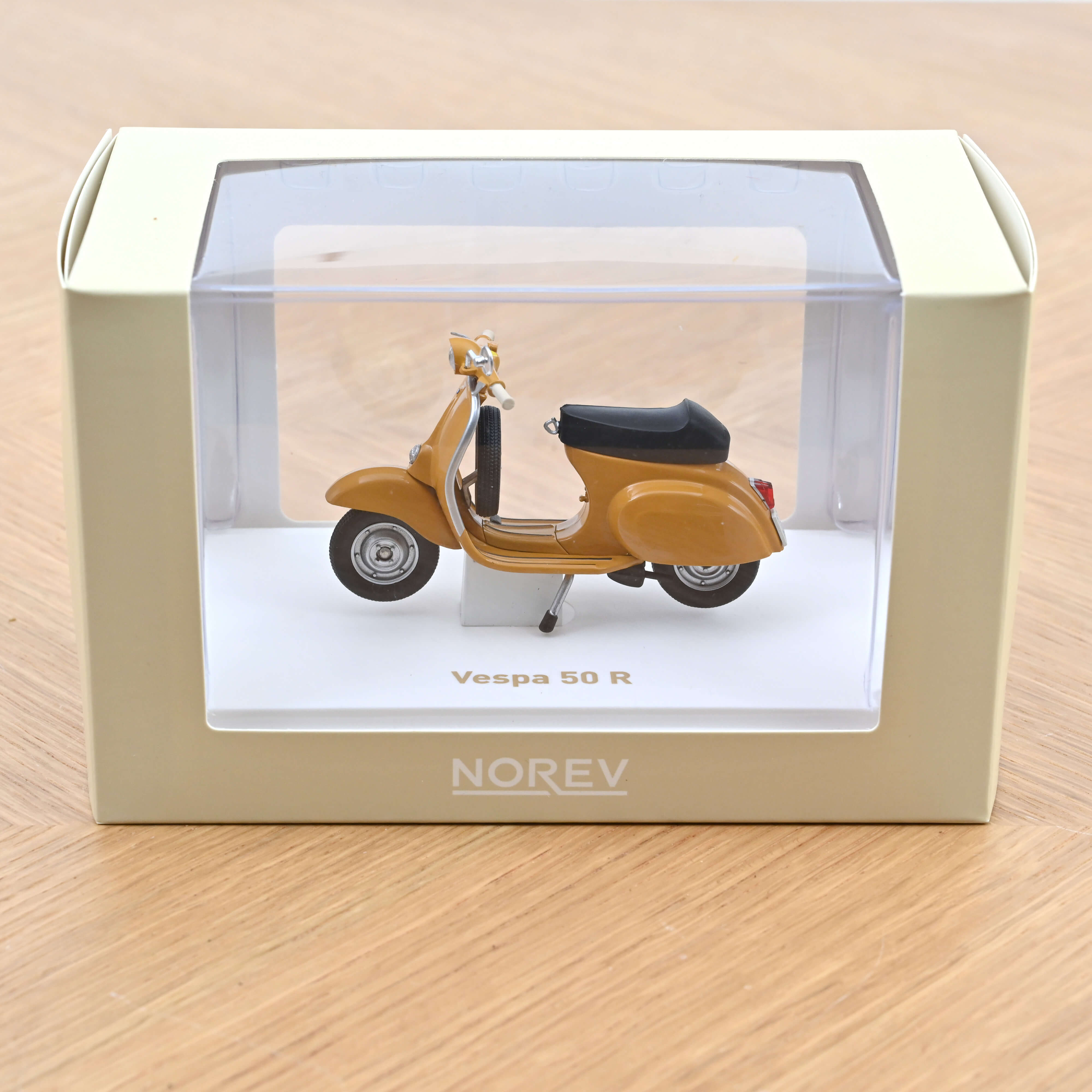 norev-vespa-50-r-1969-modellino-scooter-1-18-giallo-positano image 3