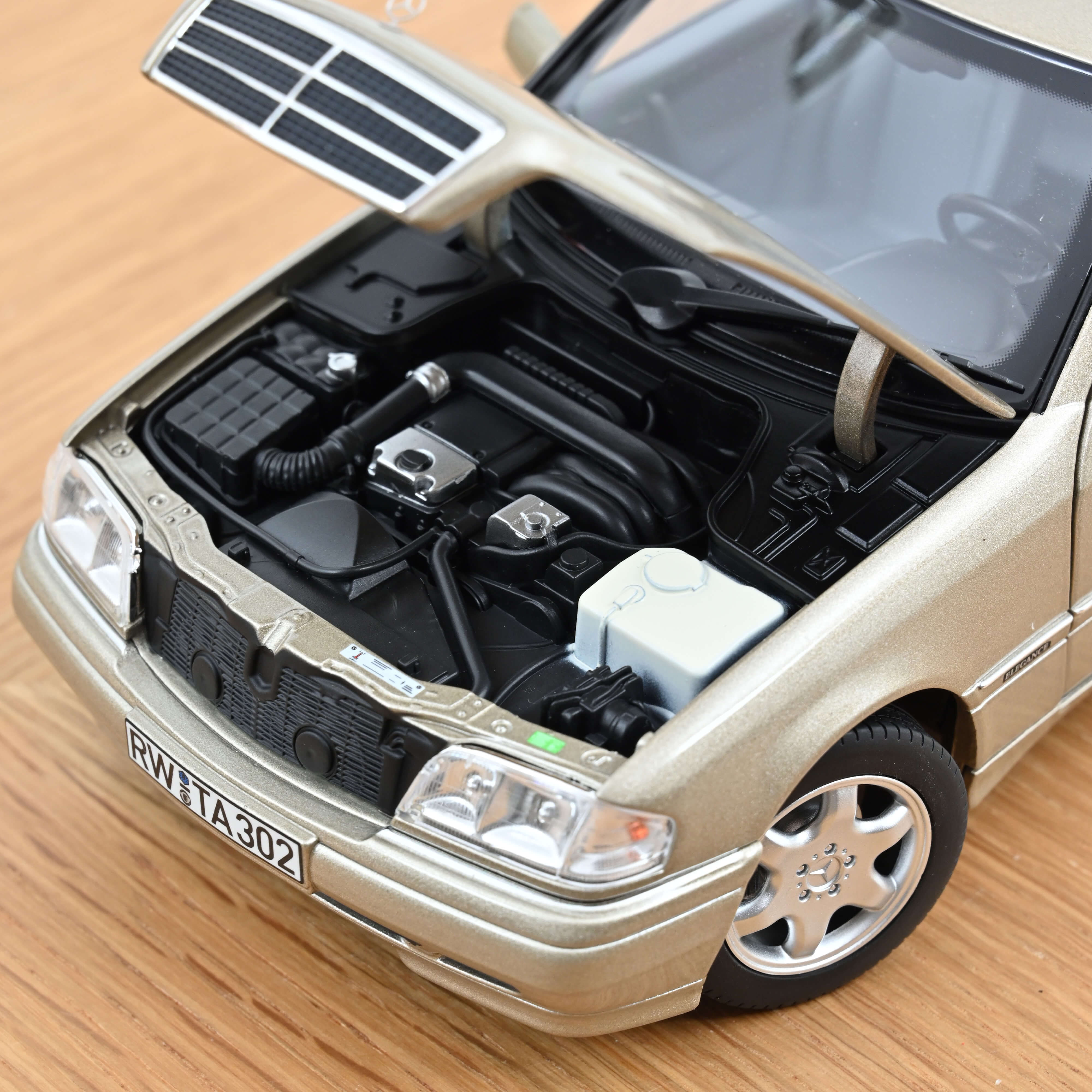 norev-mercedes-benz-classe-c-t-model-1997-modellino-auto-1-18-argento-fum image 4
