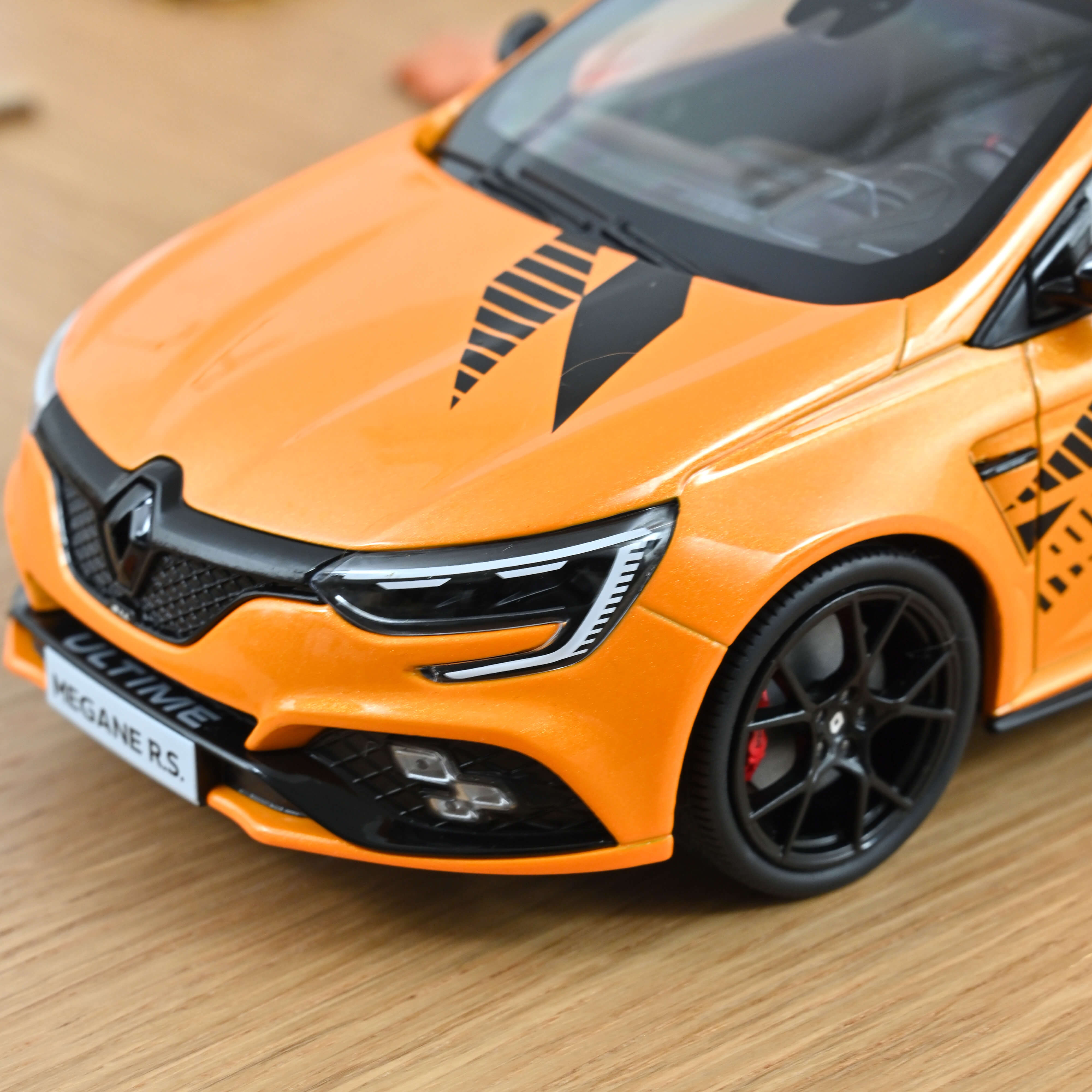 norev-renault-m-gane-r-s-ultime-2023-1-18-orange-tonic-200pz image 3
