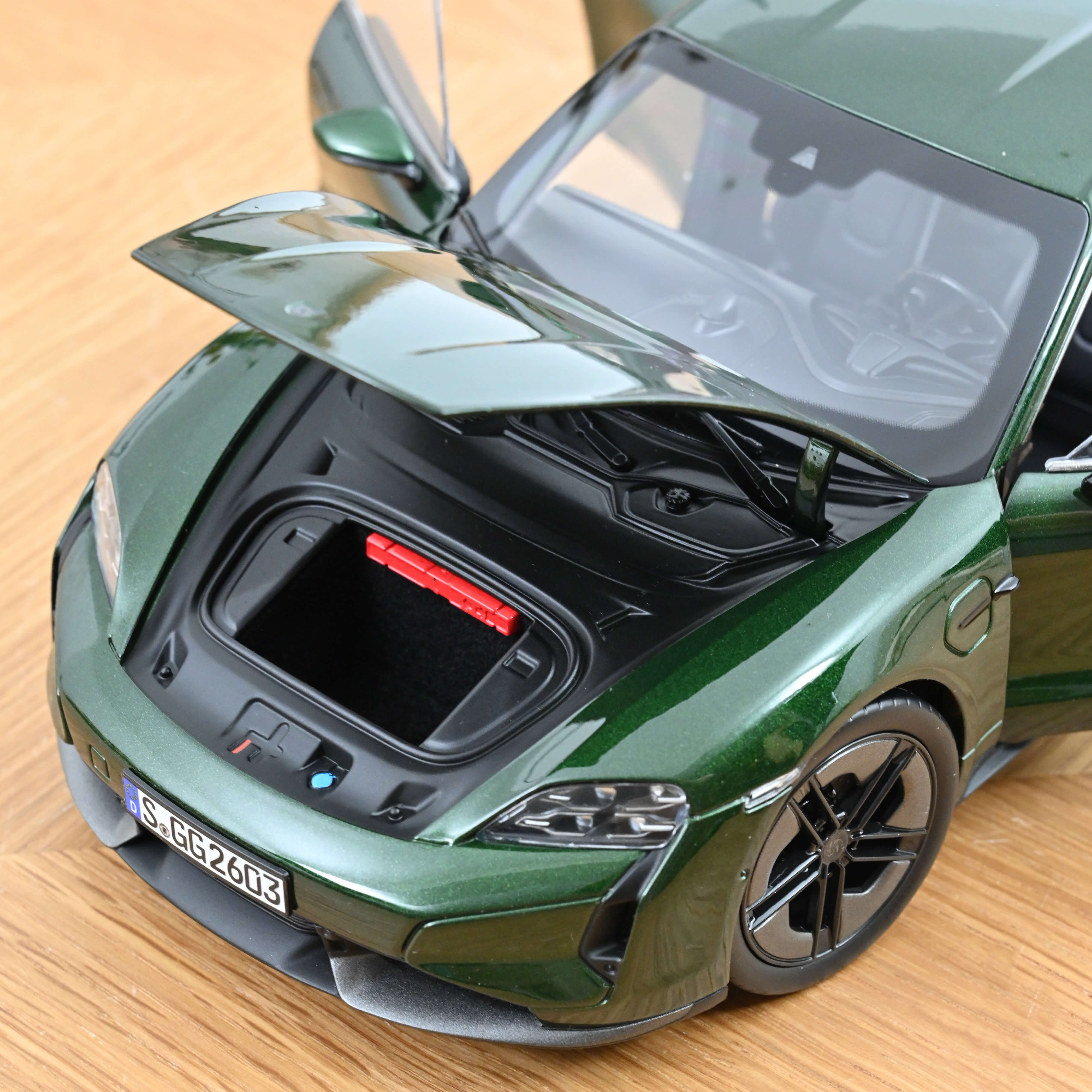 norev-porsche-taycan-turbo-s-2024-verde-quercia-neo-1-18-200-pz image 5