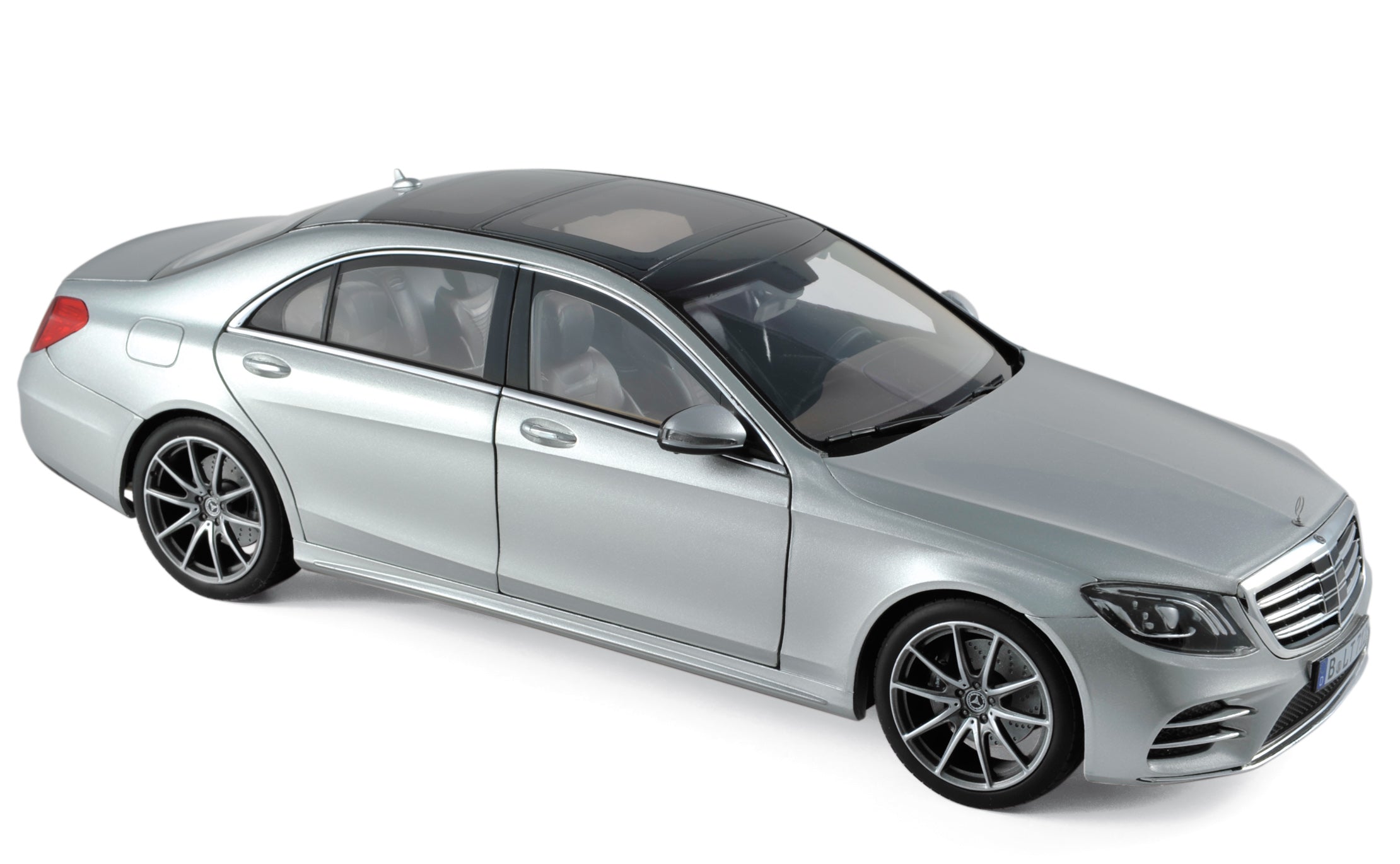 norev-mercedes-benz-classe-s-amg-line-2018-modellino-1-18-argento-iridium image 1