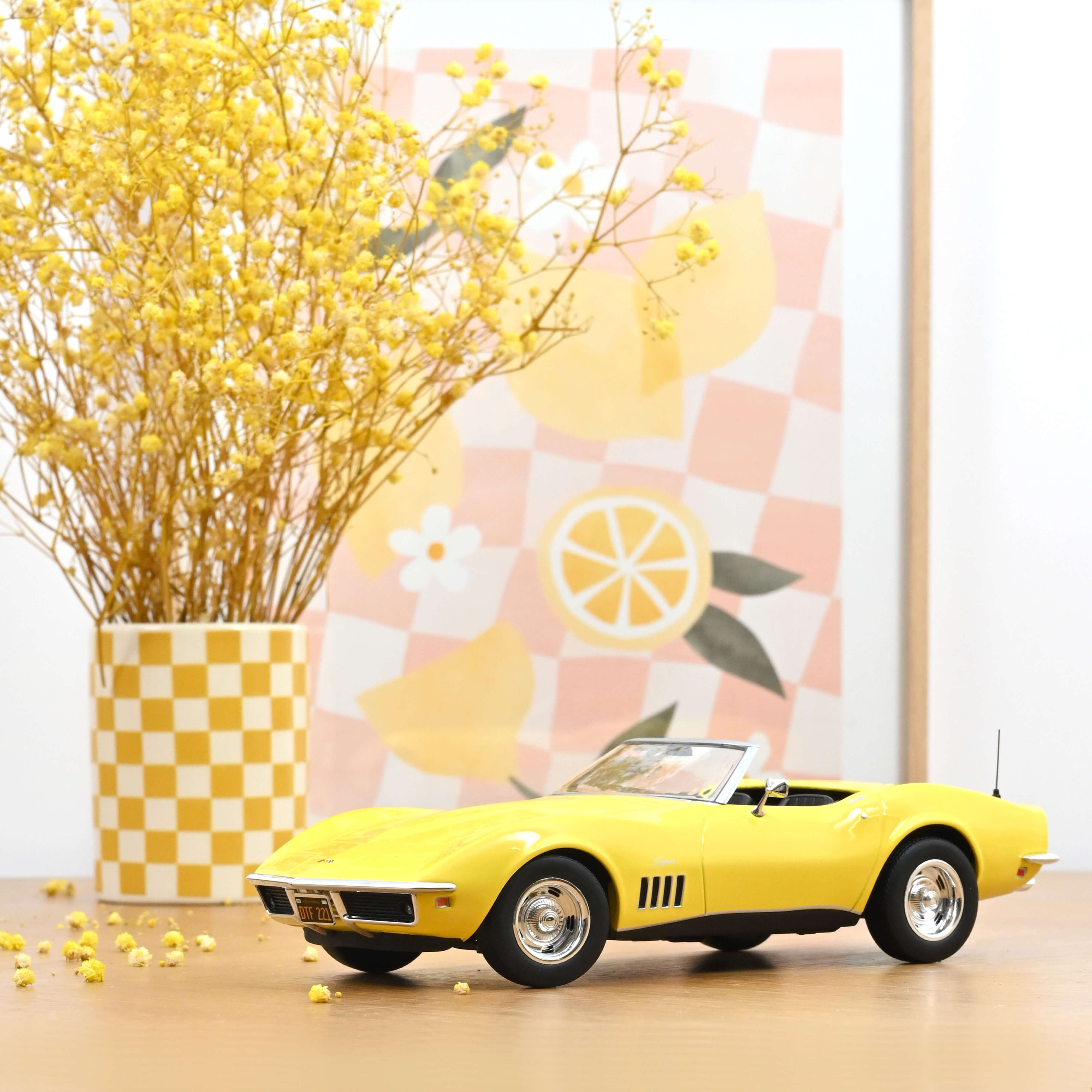 norev-chevrolet-corvette-c3-convertible-1969-modellino-1-18-giallo-daytona image 1