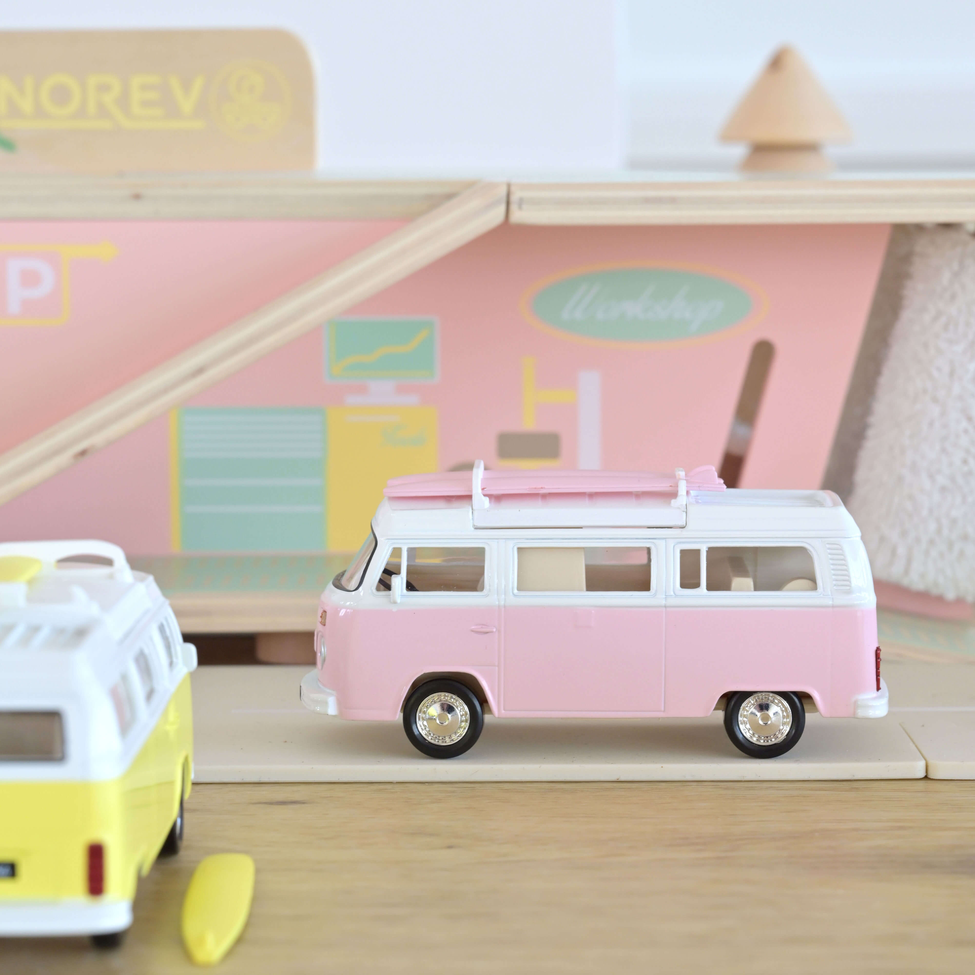 norev-volkswagen-combi-t2b-camper-1973-rosa-1-43-jet-car image 2