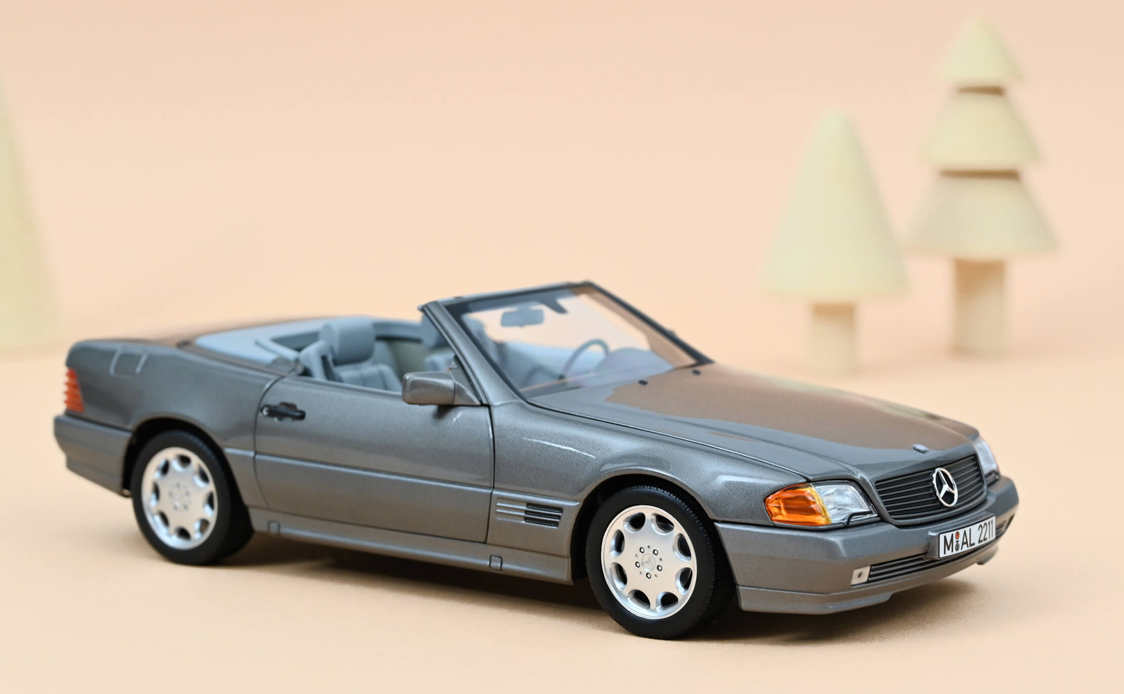 norev-mercedes-benz-500-sl-1989-modellino-auto-1-18-grigio-metallizzato image 3