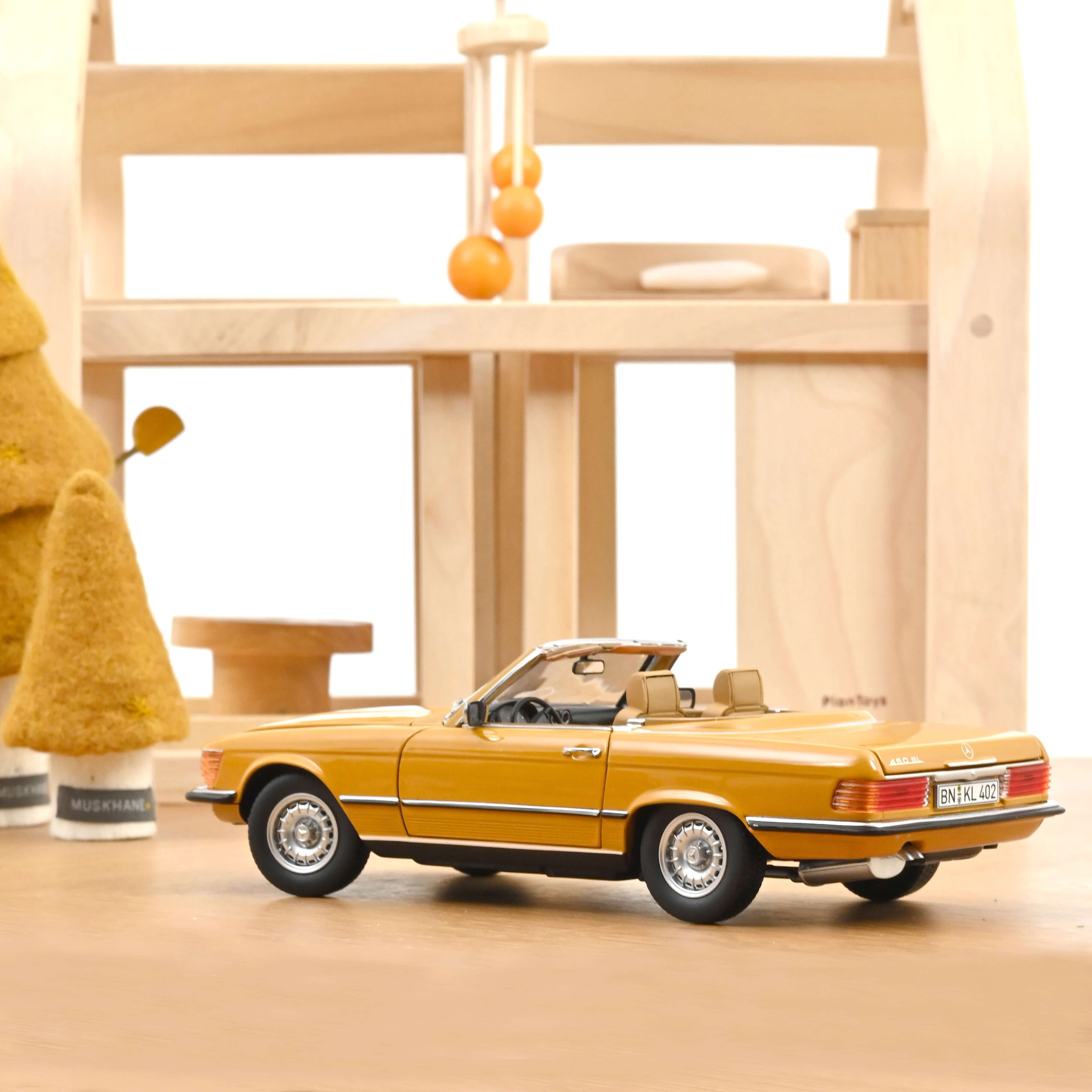 norev-mercedes-benz-450-sl-1975-arancione-cayenne-1-18-modellino-r107 image 4