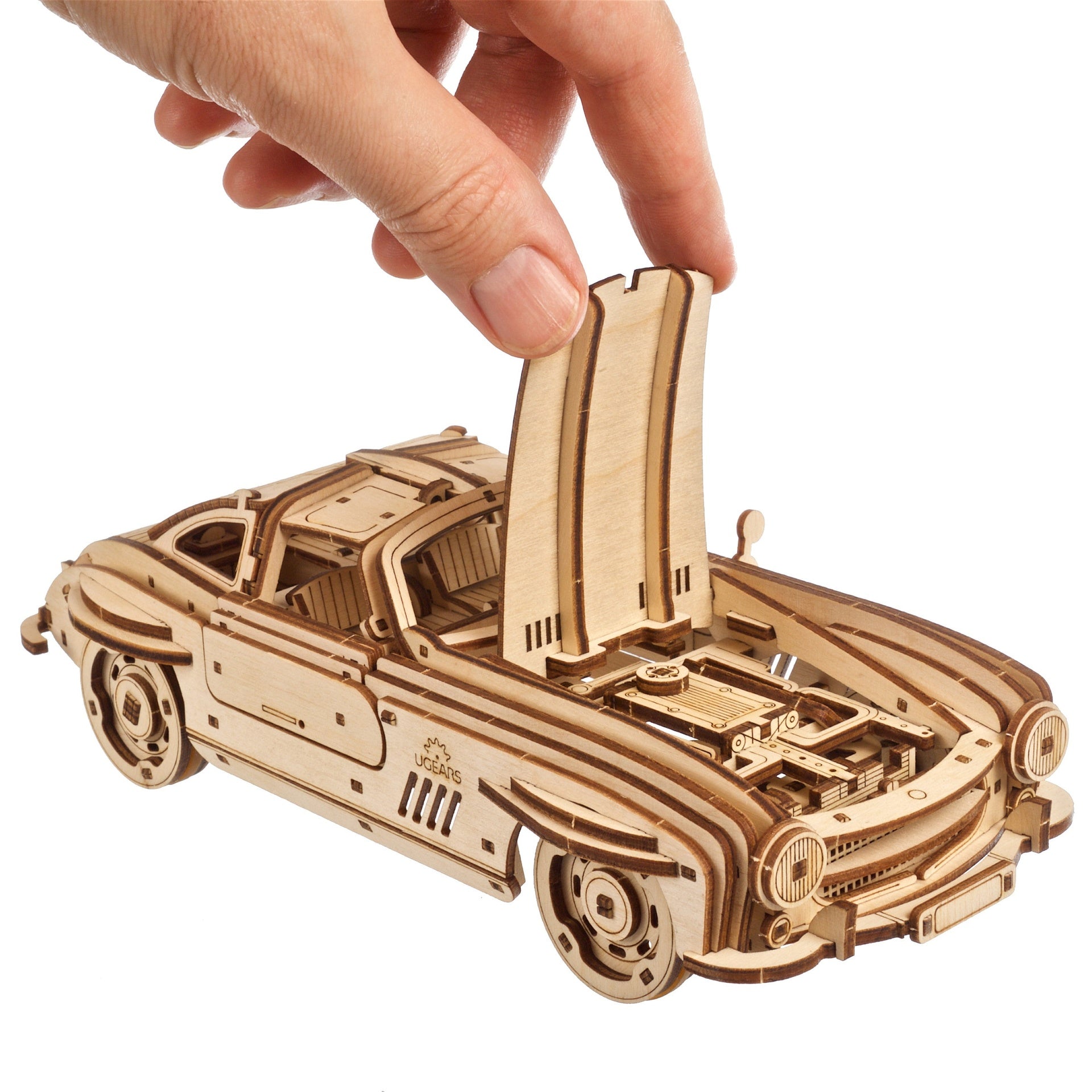 ugears-winged-sports-coupe-kit-modello-meccanico-in-legno-da-costruire image 5