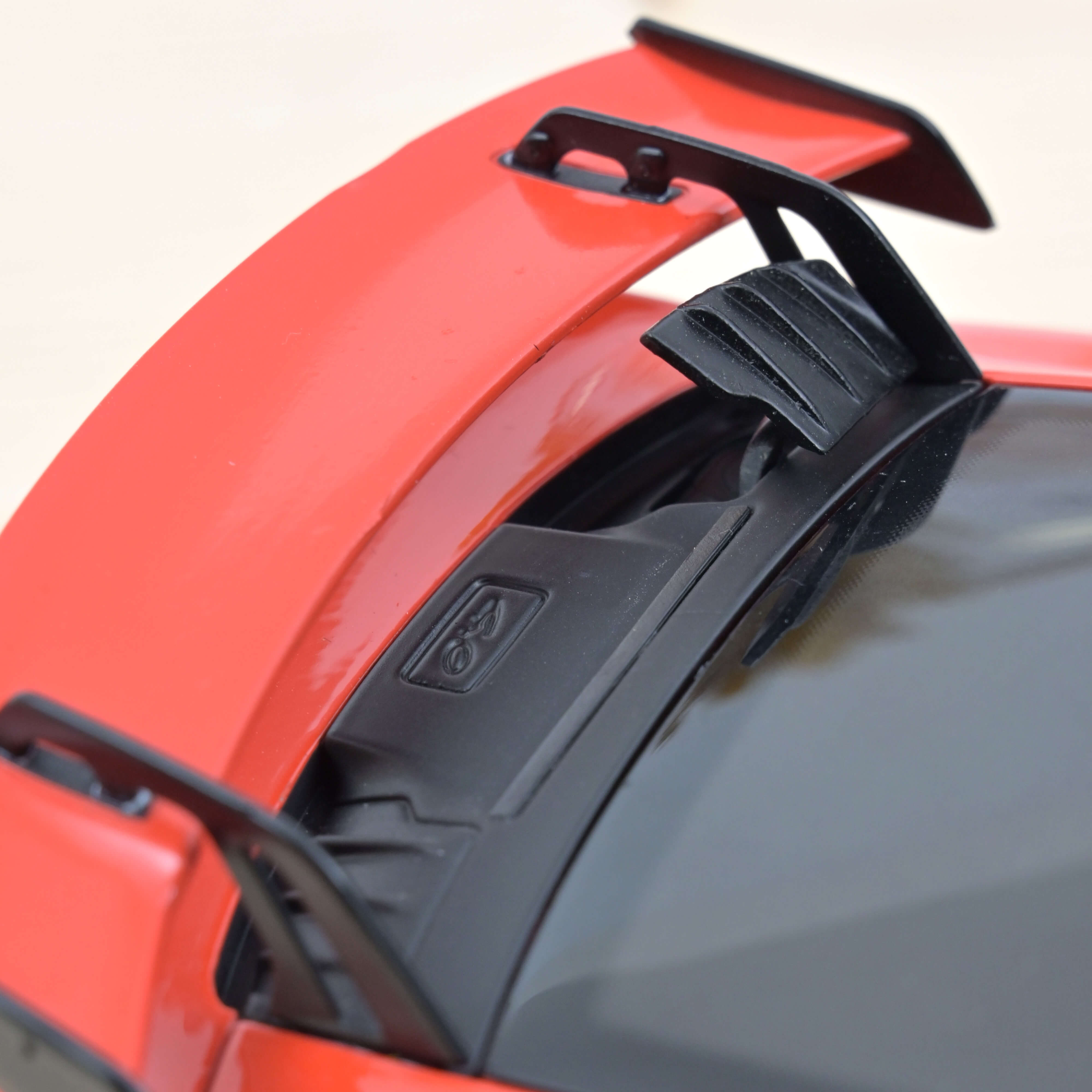 norev-porsche-911-gt3-2021-modellino-auto-1-18-arancione image 3