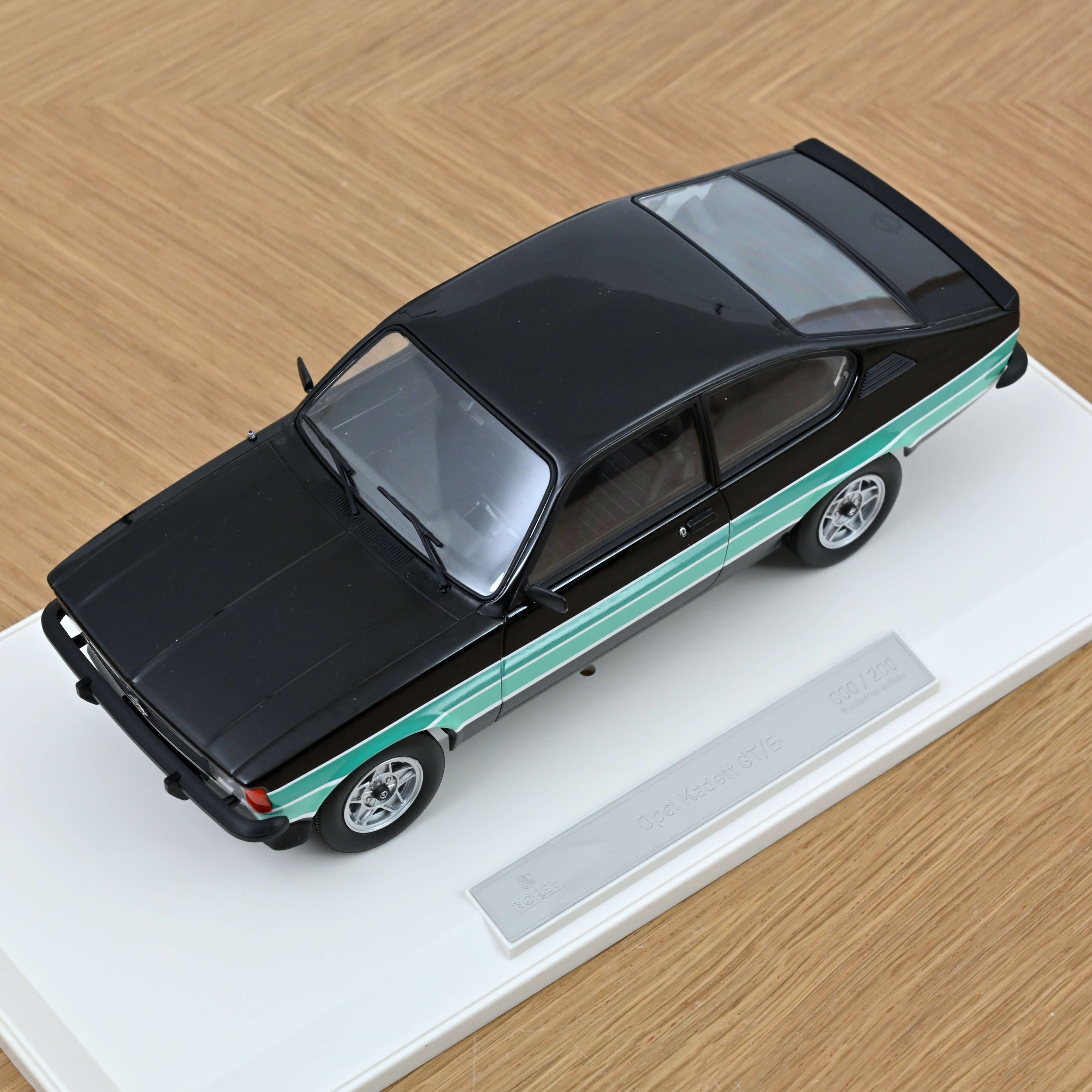 norev-opel-kadett-gt-e-1977-noir-1-18-edizione-limitata-200-pz-modellino-auto-d- image 4