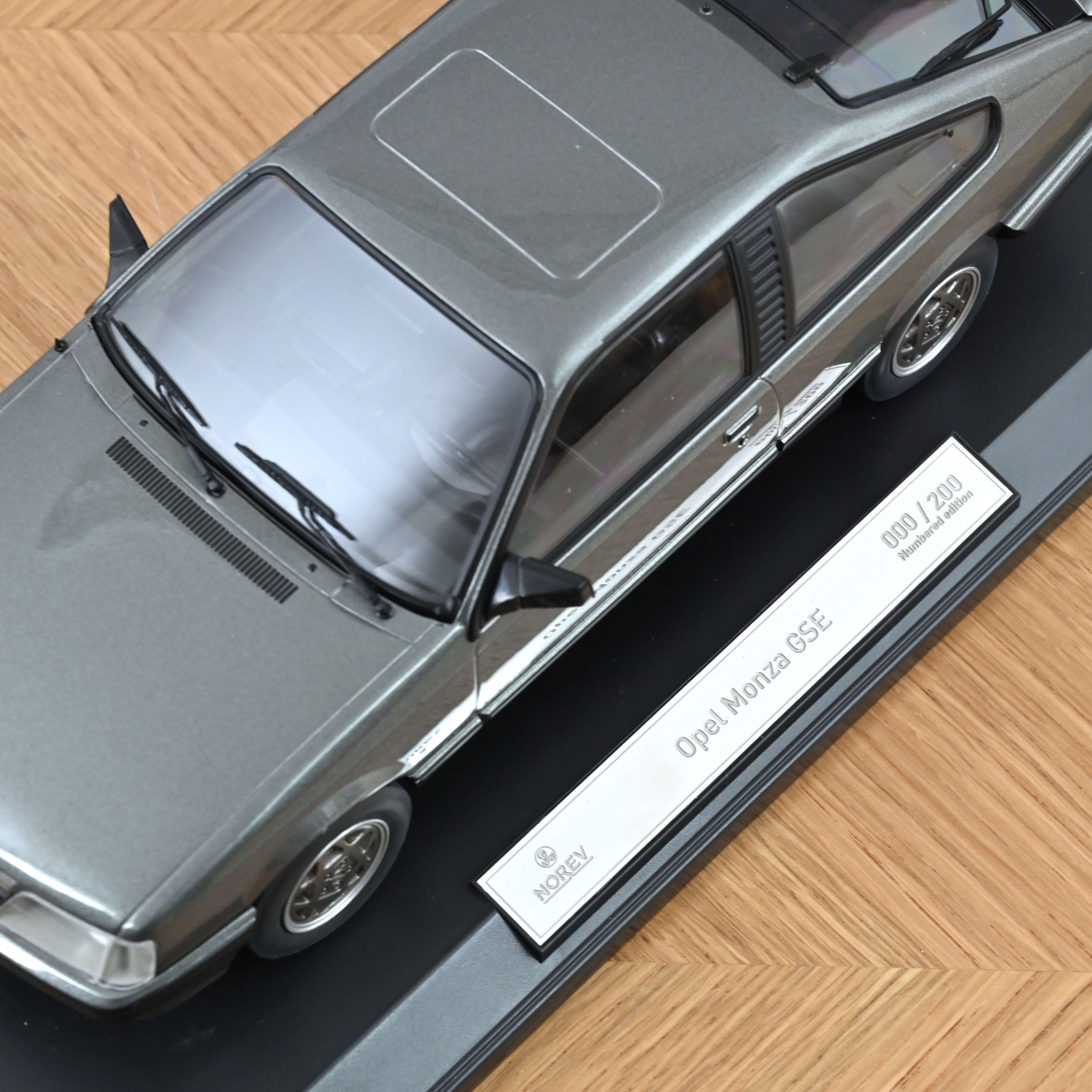 norev-opel-monza-gse-1984-anthracite-metallizzato-1-18-200-pcs-modellino image 4