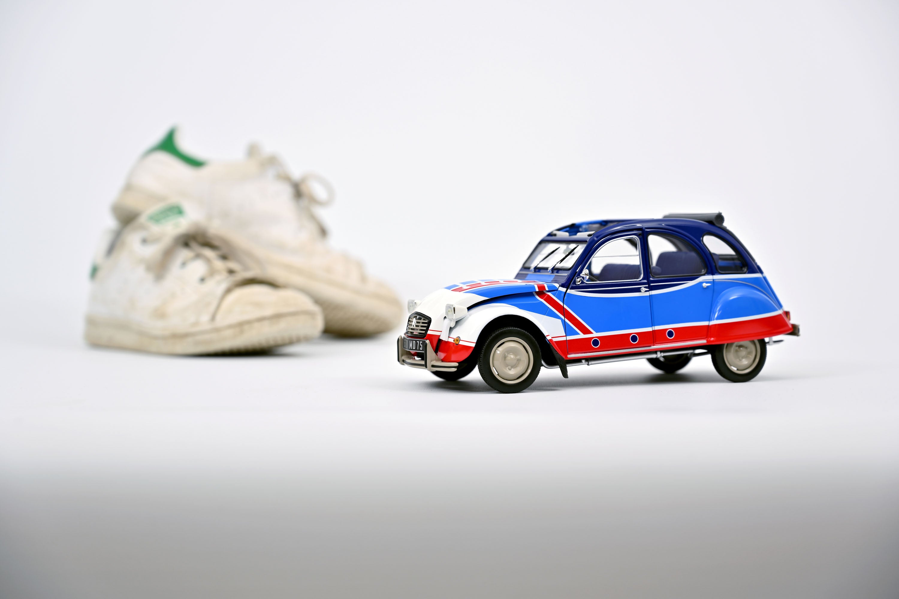 norev-citro-n-2cv-6-1976-basket-1-18-modellino-die-cast image 3