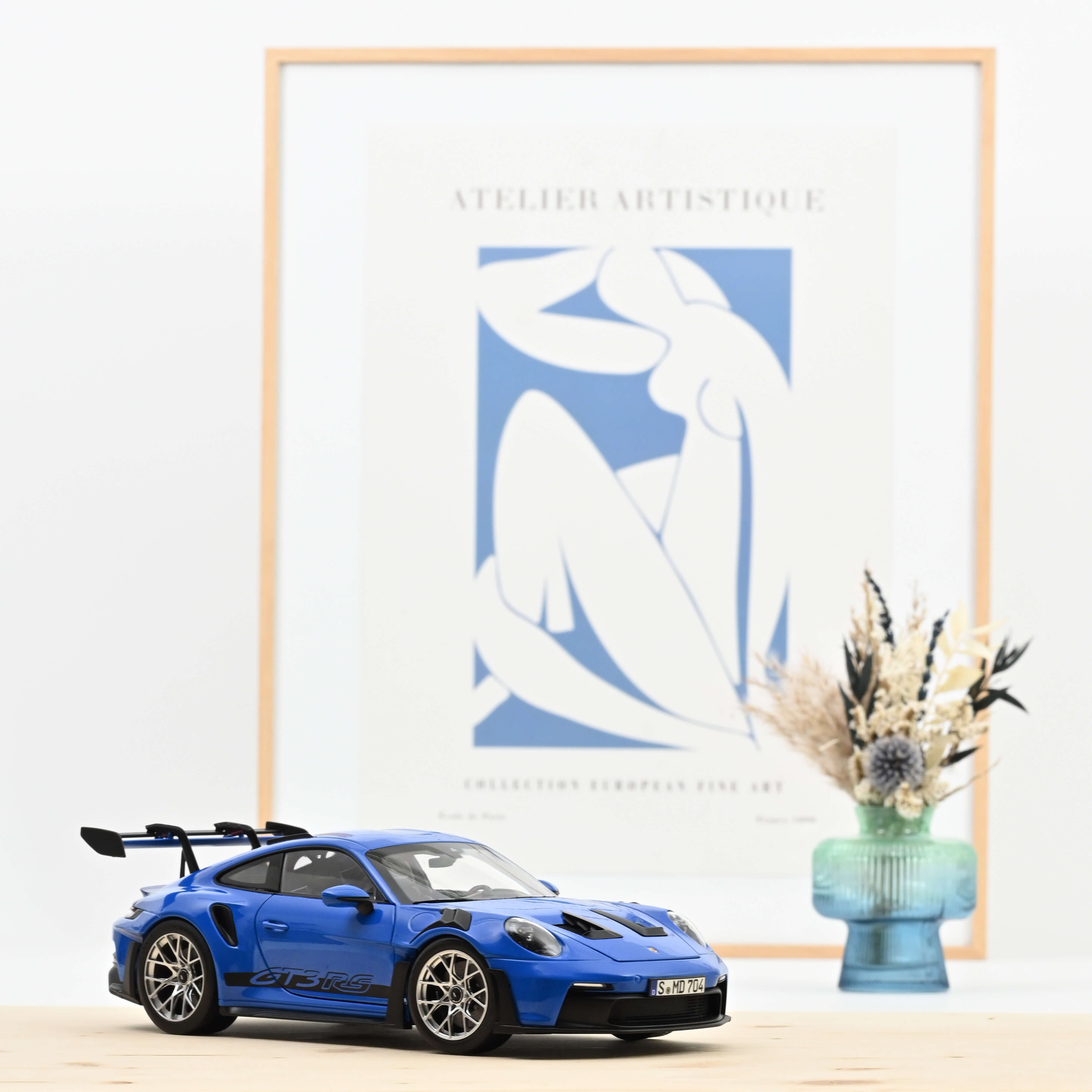 norev-porsche-911-gt3-rs-2022-blu-shark-1-18-modellino image 1