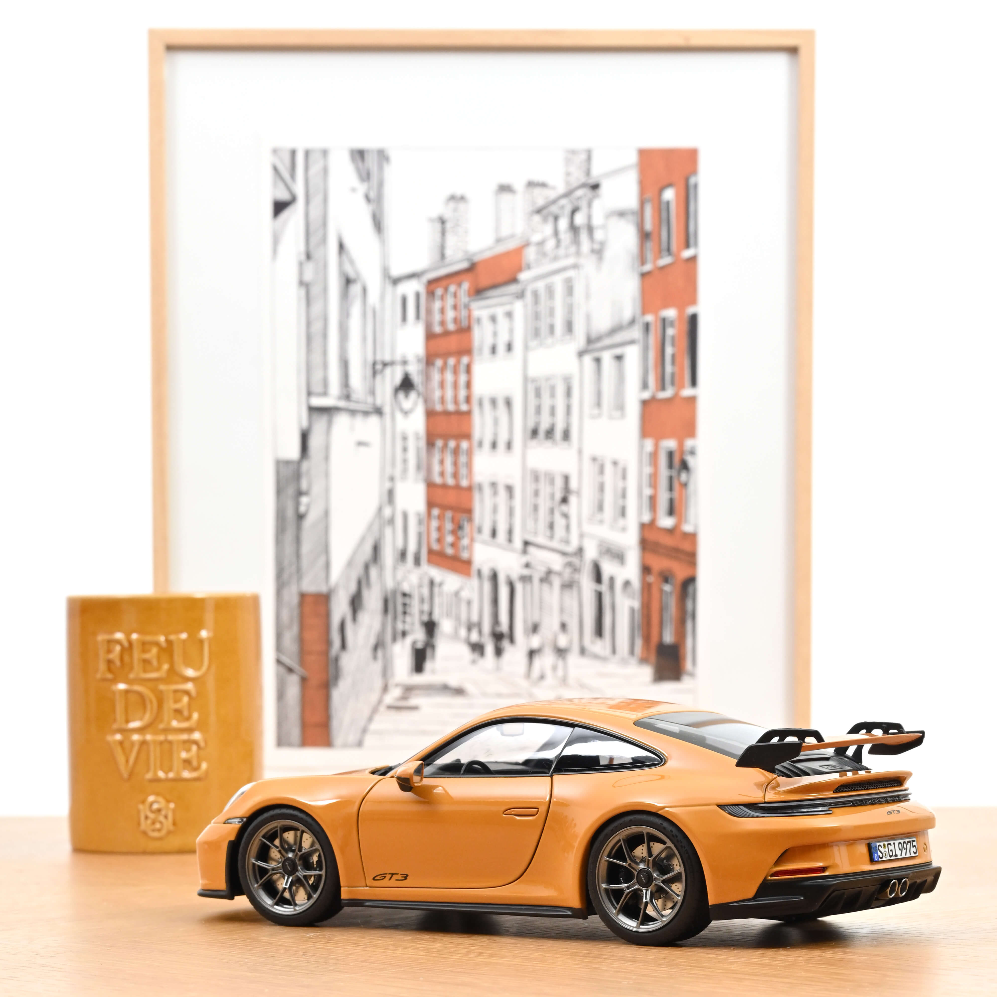norev-porsche-911-gt3-2021-giallo-bahama-1-18 image 3