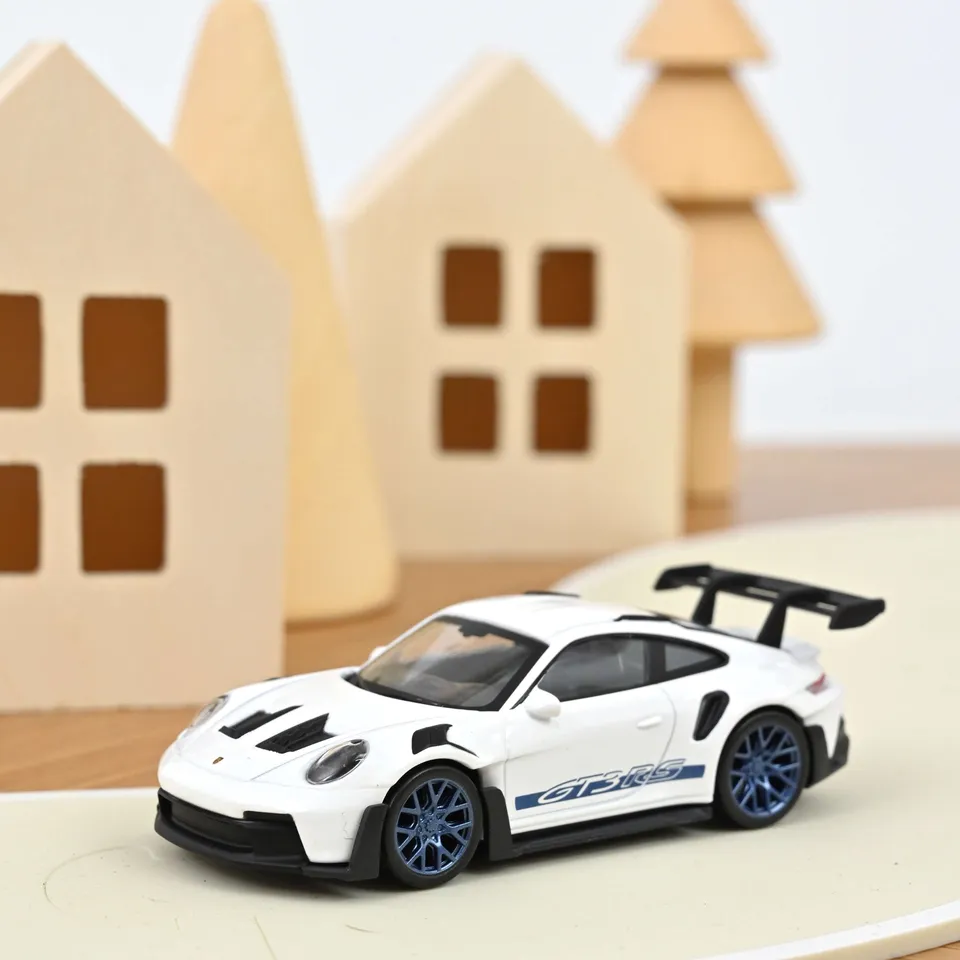 norev-porsche-911-gt3-rs-2022-automodello-jet-car-1-43-bianco-con-adesivi-blu image 1