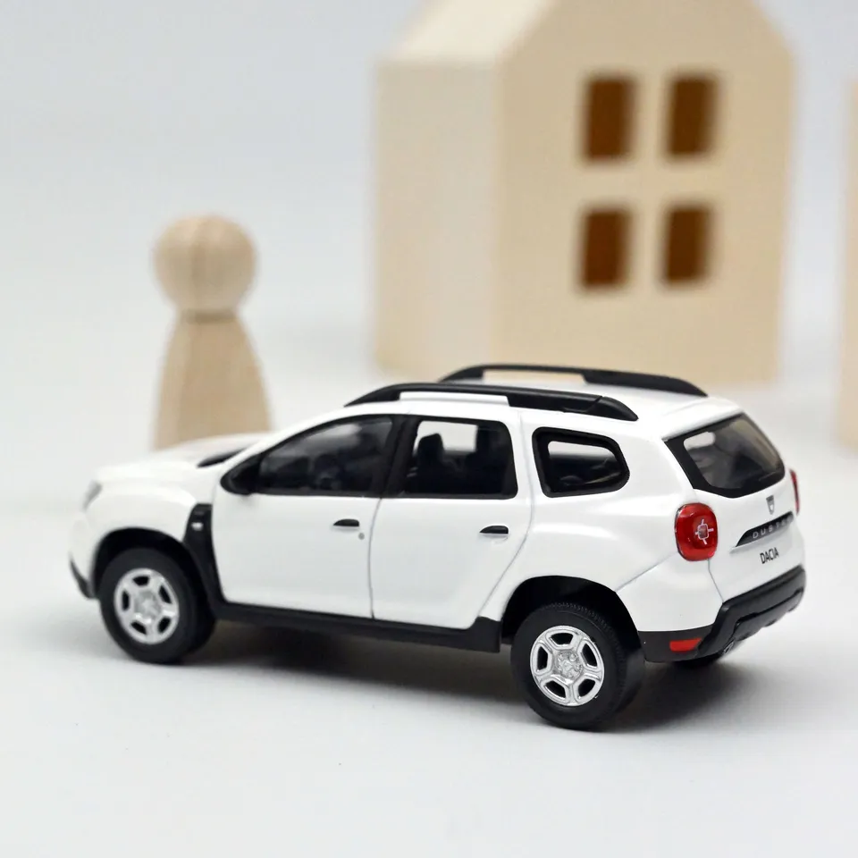 norev-dacia-duster-2017-bianca-modellino-1-43 image 1