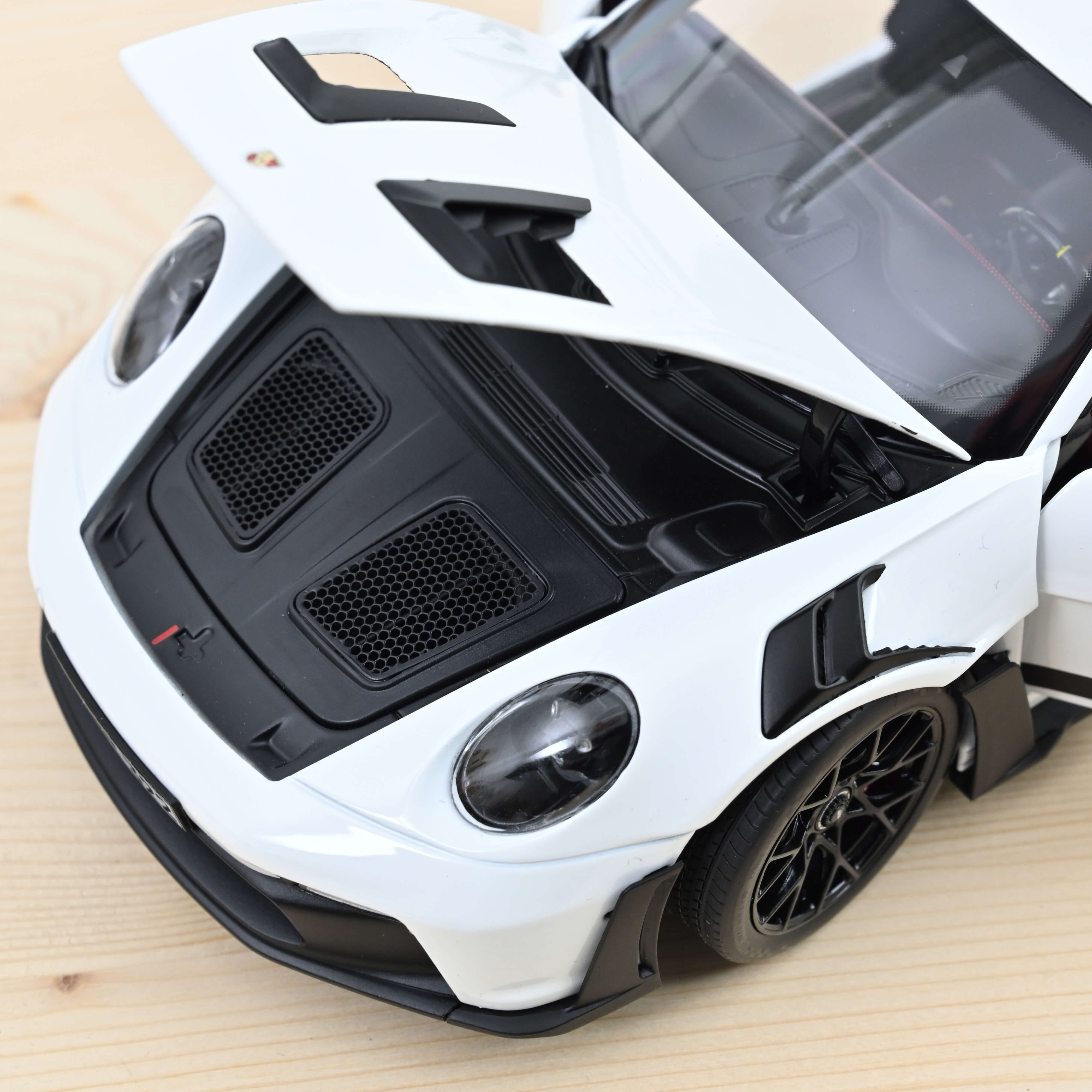 norev-porsche-911-gt3-rs-2022-bianca-1-18-modellino-auto-sportiva-con-porte-apri image 3