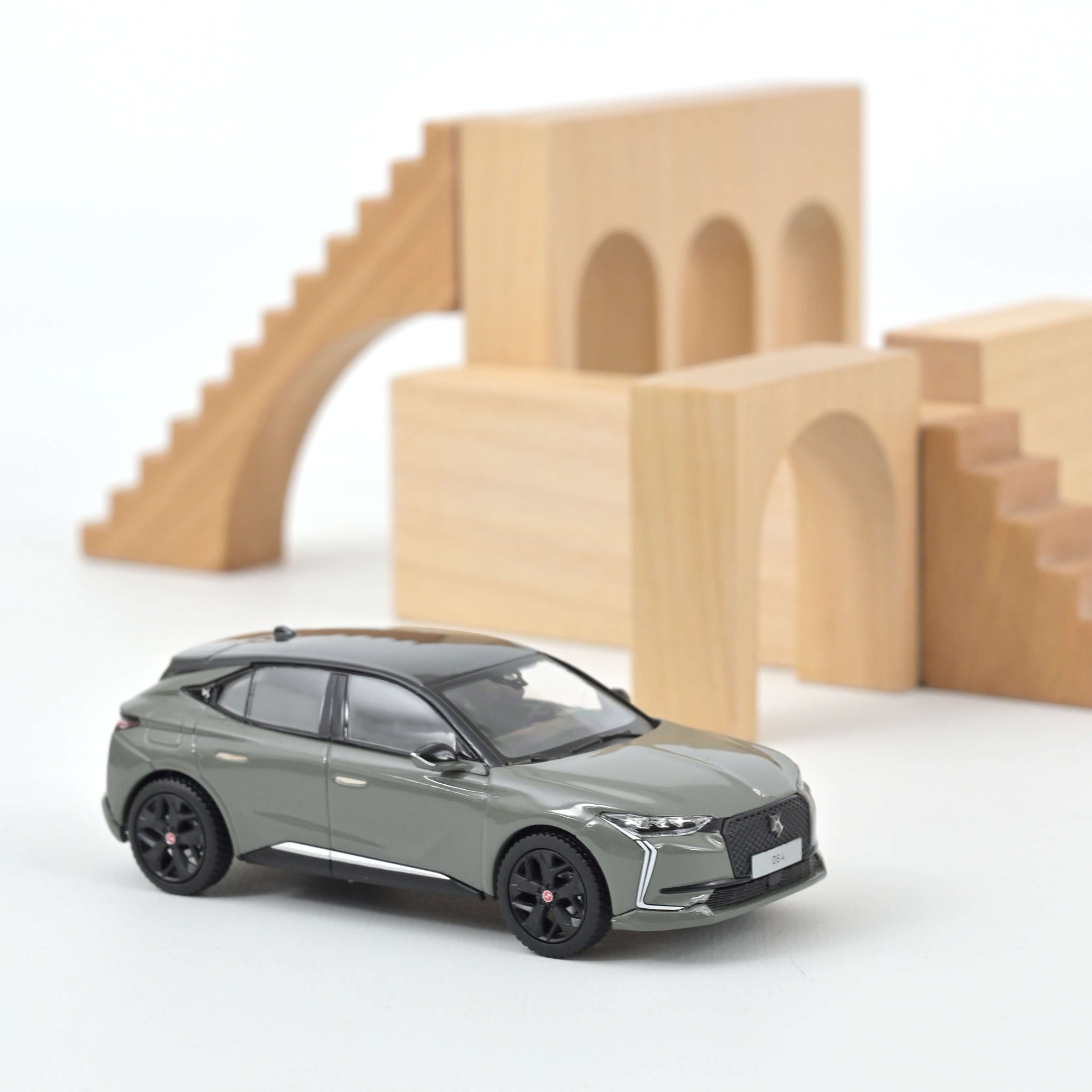 norev-ds-4-performance-line-2021-modellino-auto-1-43-grigio-laccato image 1