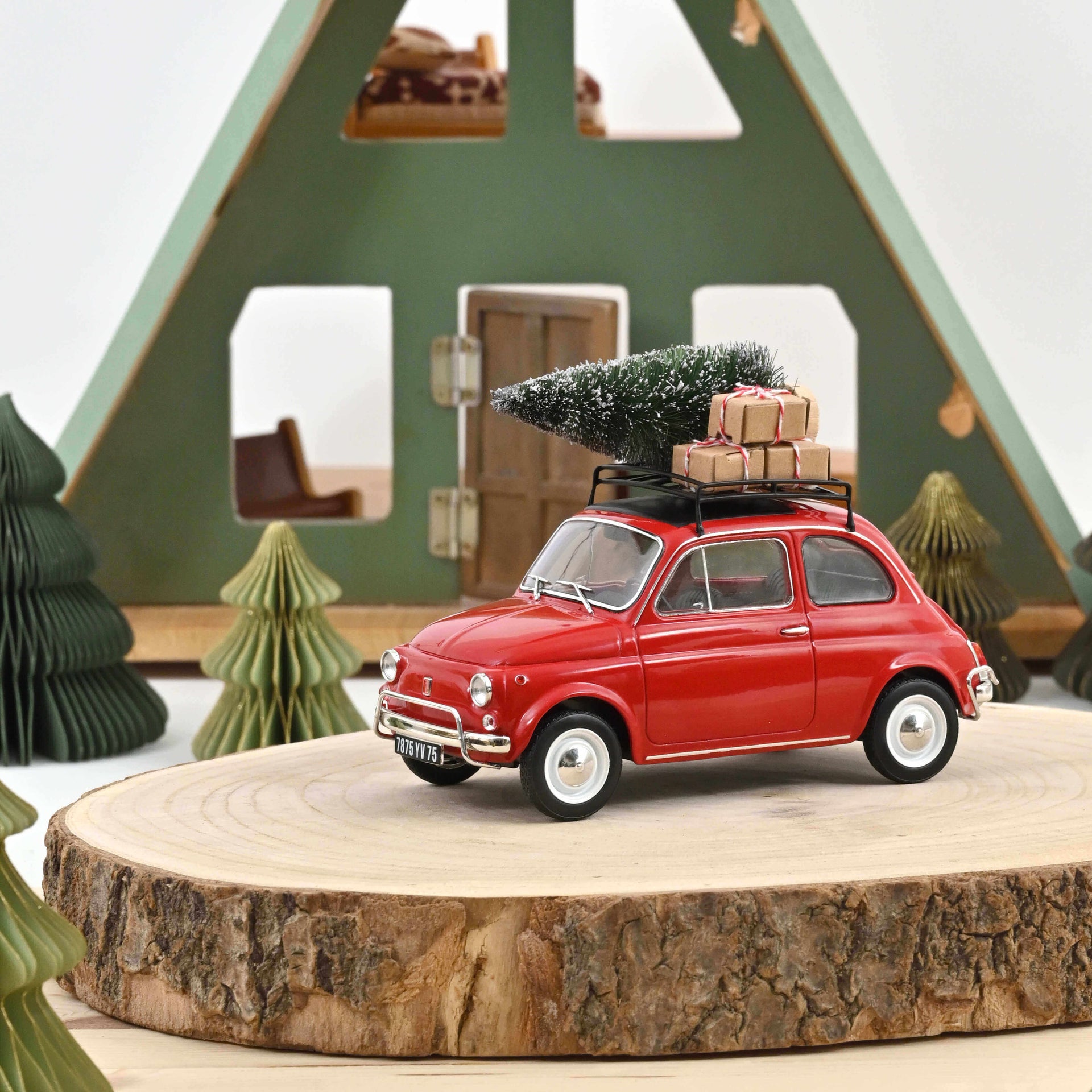 norev-fiat-500-l-1968-rossa-christmas-1-18-con-albero-di-natale image 1