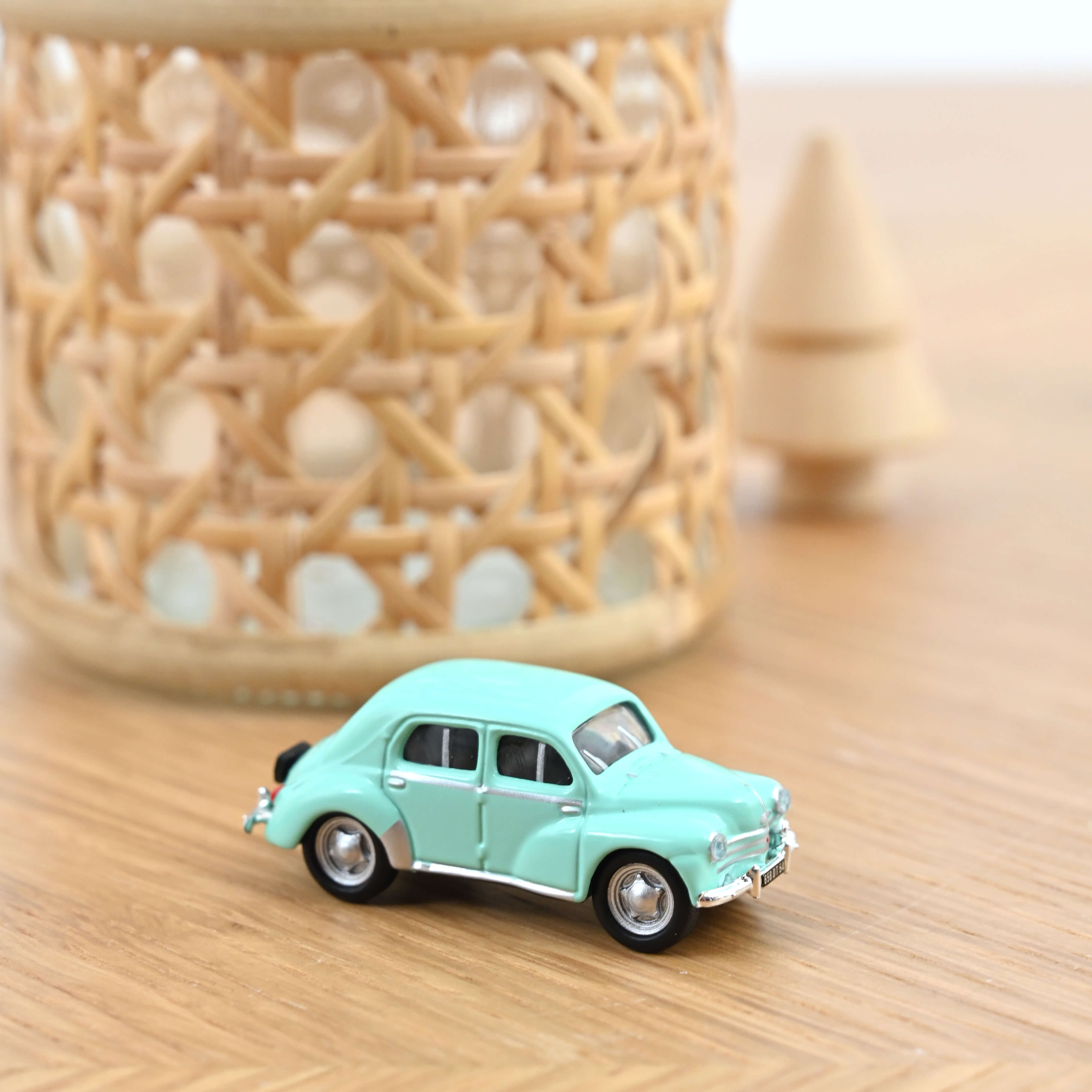 norev-renault-4cv-1955-modellino-auto-1-87-verde-acqua image 1