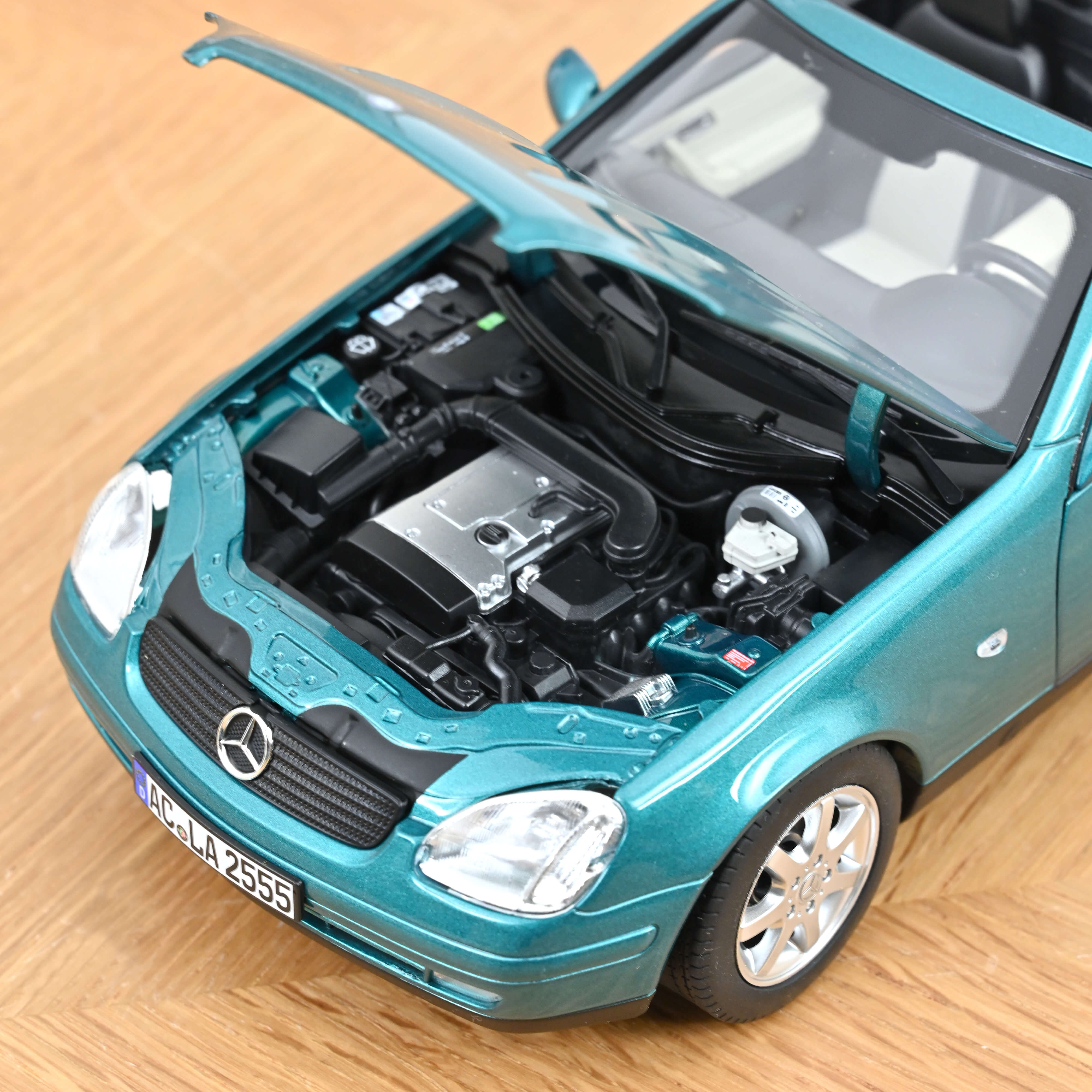 norev-mercedes-benz-slk-1996-verde-vivianit-1-18 image 6