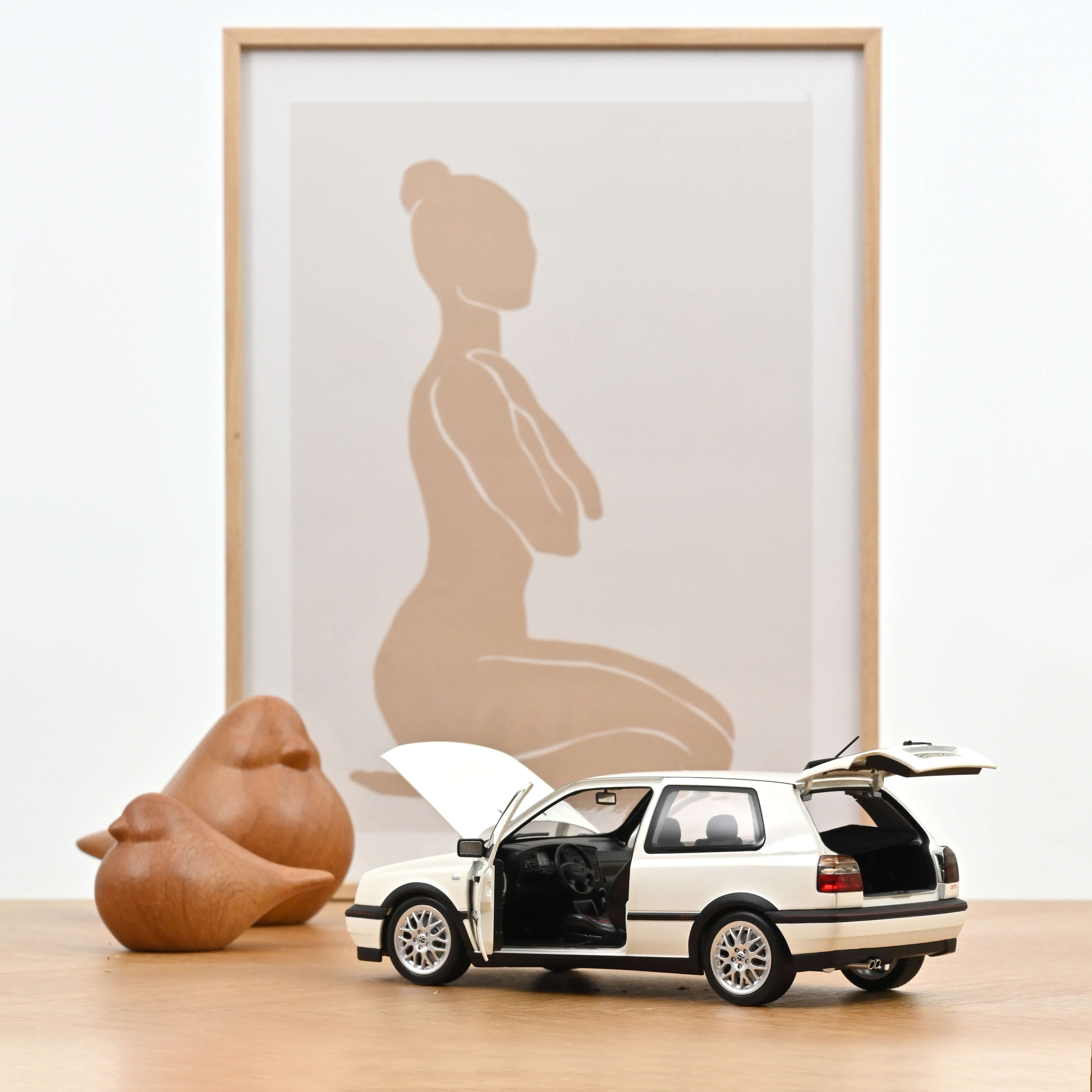 norev-vw-golf-gti-20-anni-1996-modellino-auto-1-18-blanc-candy image 2