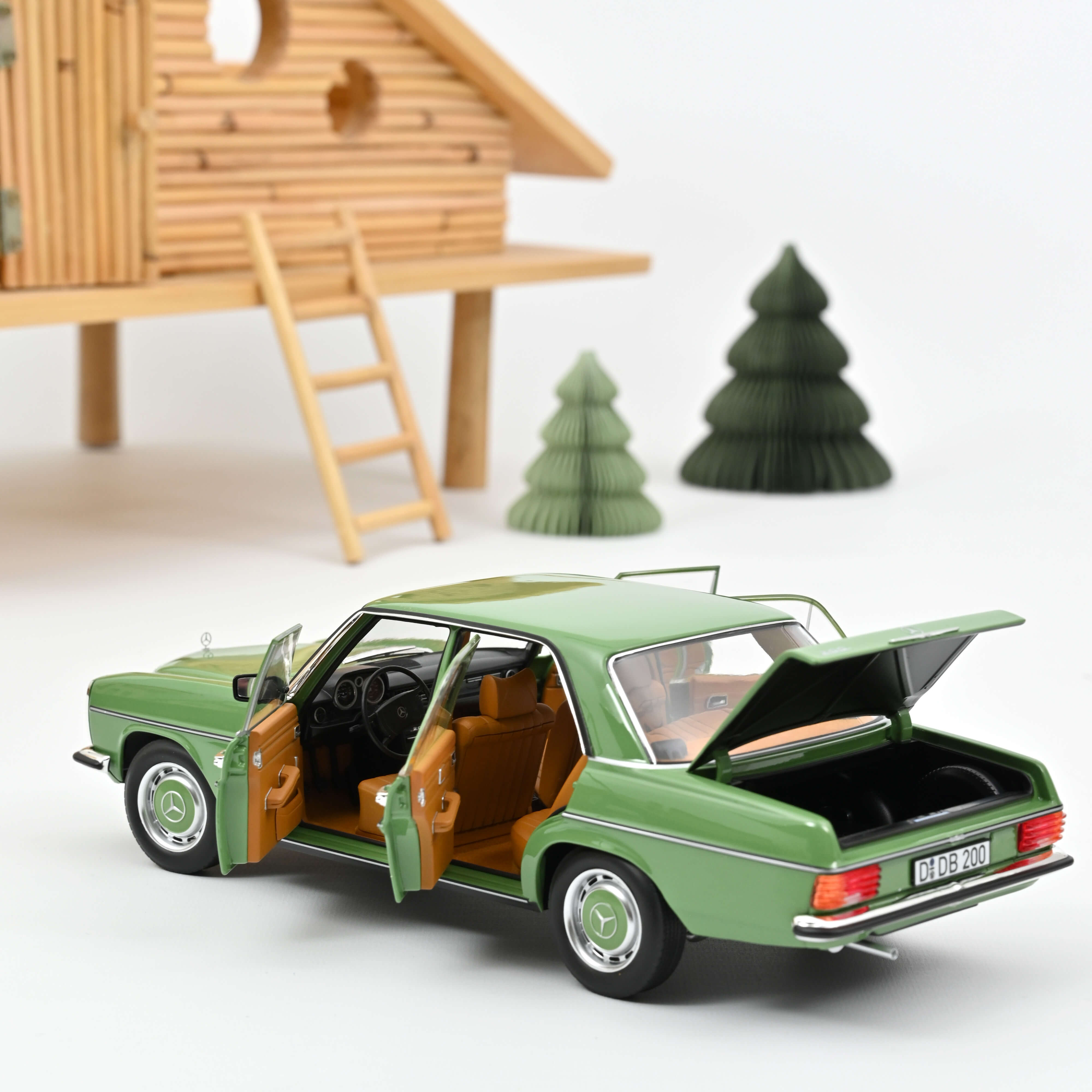 norev-mercedes-benz-200-1973-modellino-auto-1-18-verde-w115 image 2