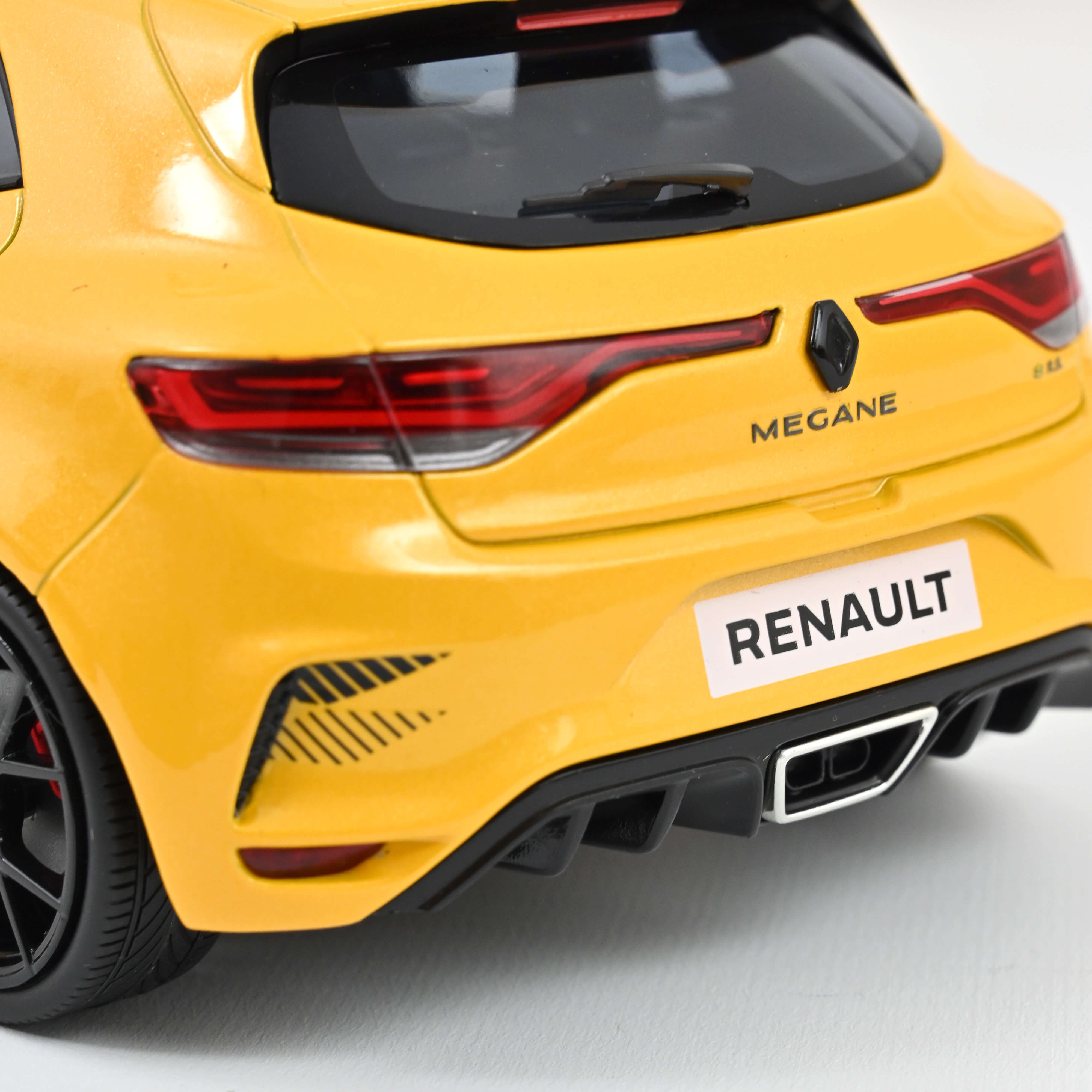 norev-renault-m-gane-r-s-ultime-2023-modellino-1-18-giallo-sirius image 4