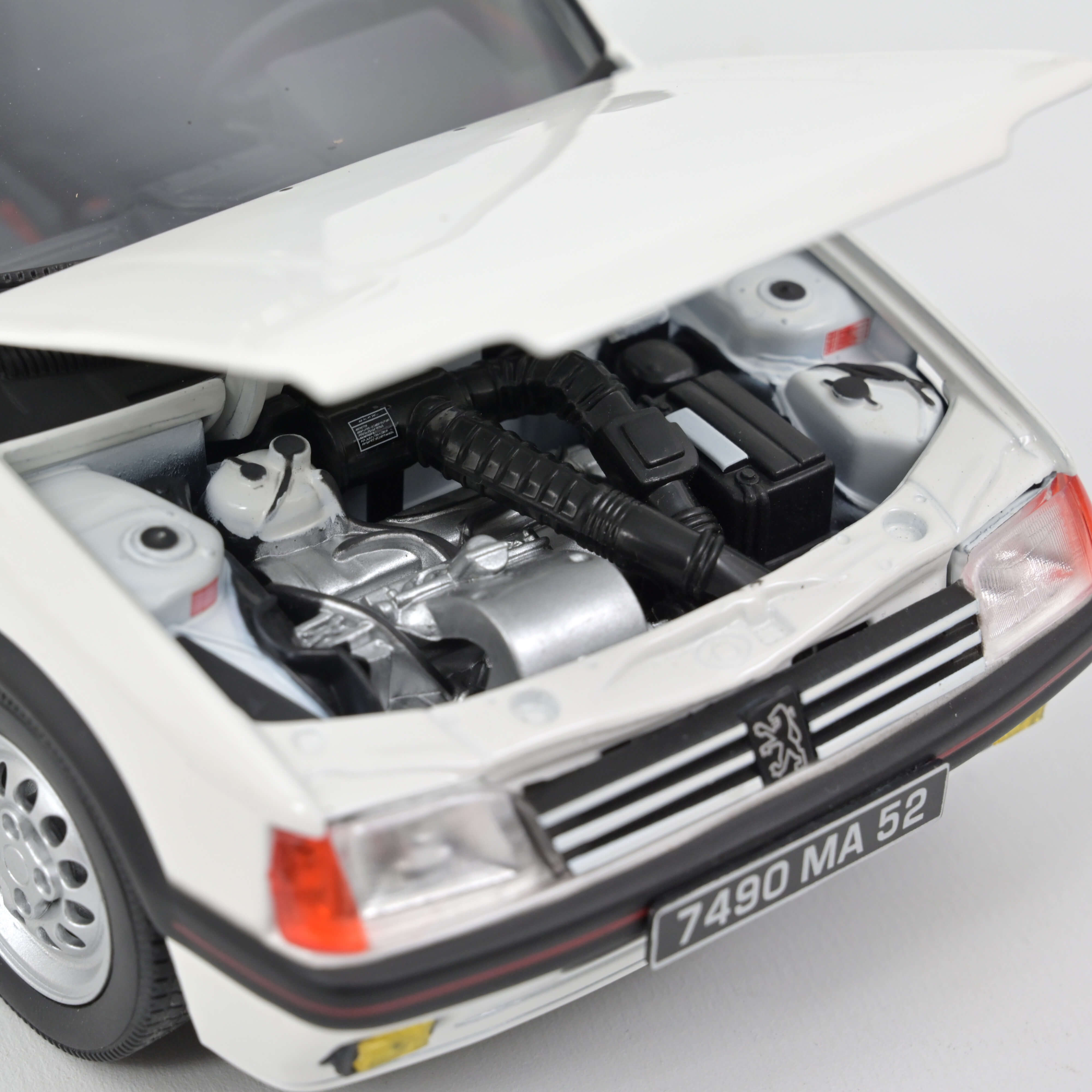 norev-peugeot-205-gti-1-6-1988-modellino-die-cast-1-18-bianco image 3
