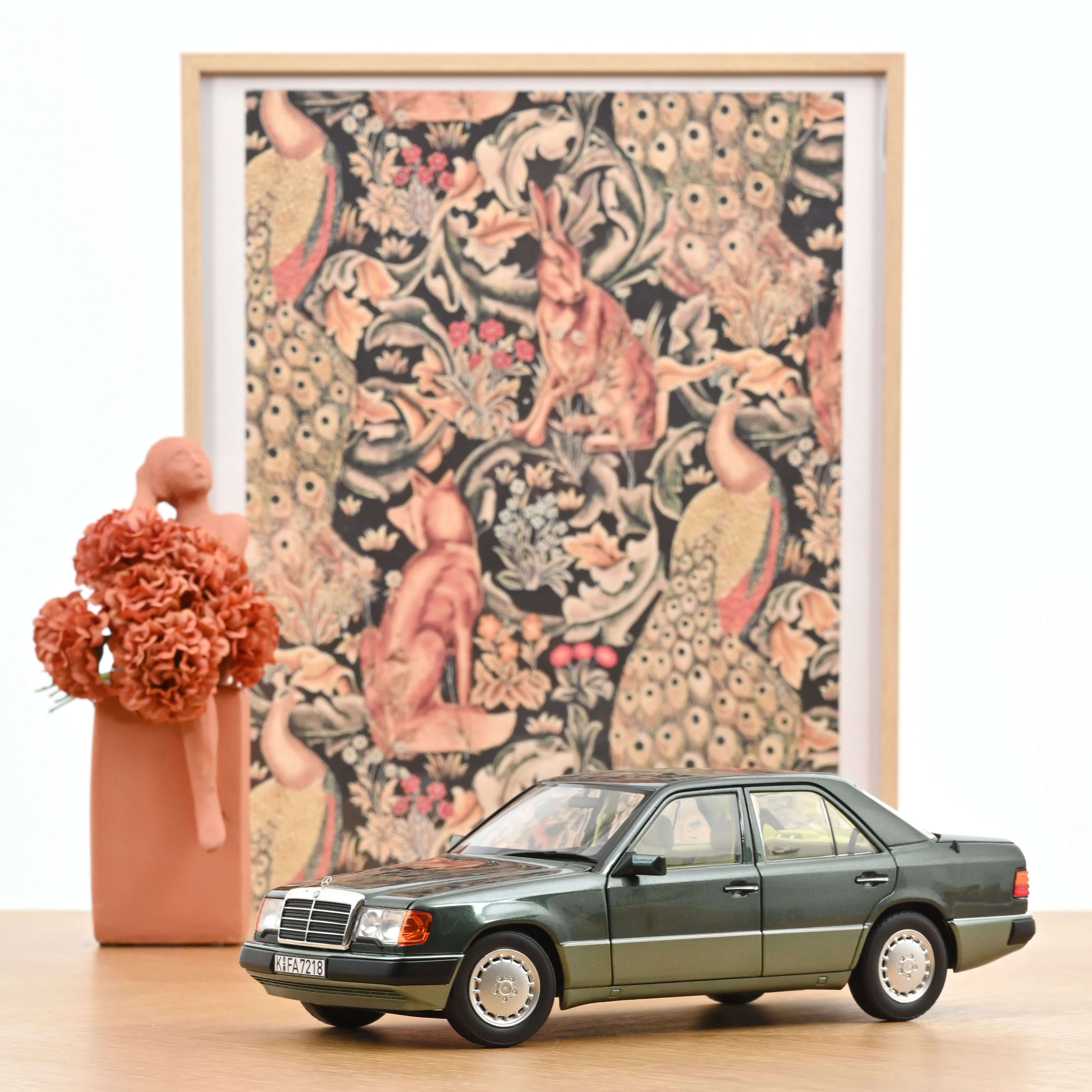 norev-mercedes-benz-230-e-1990-verde-notte-metallizzato-1-18 image 1