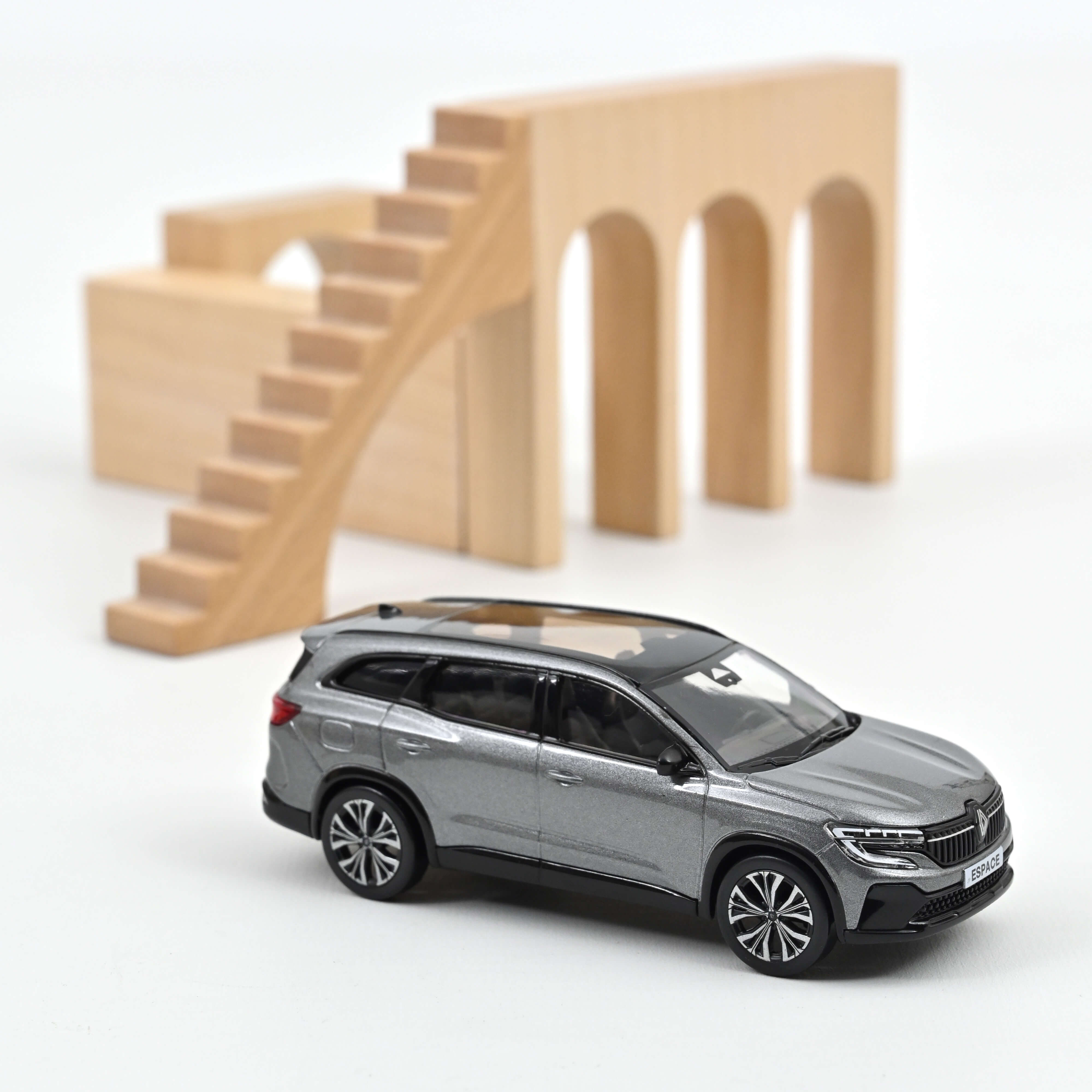 norev-renault-espace-2023-gris-schiste-modellino-auto-1-43 image 1