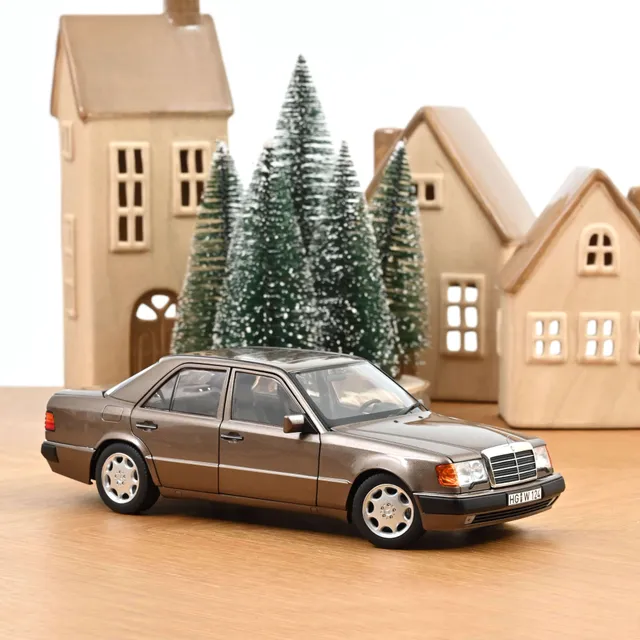 norev-mercedes-benz-500-e-1990-grigio-impala-metallizzato-1-18-modellino image 1