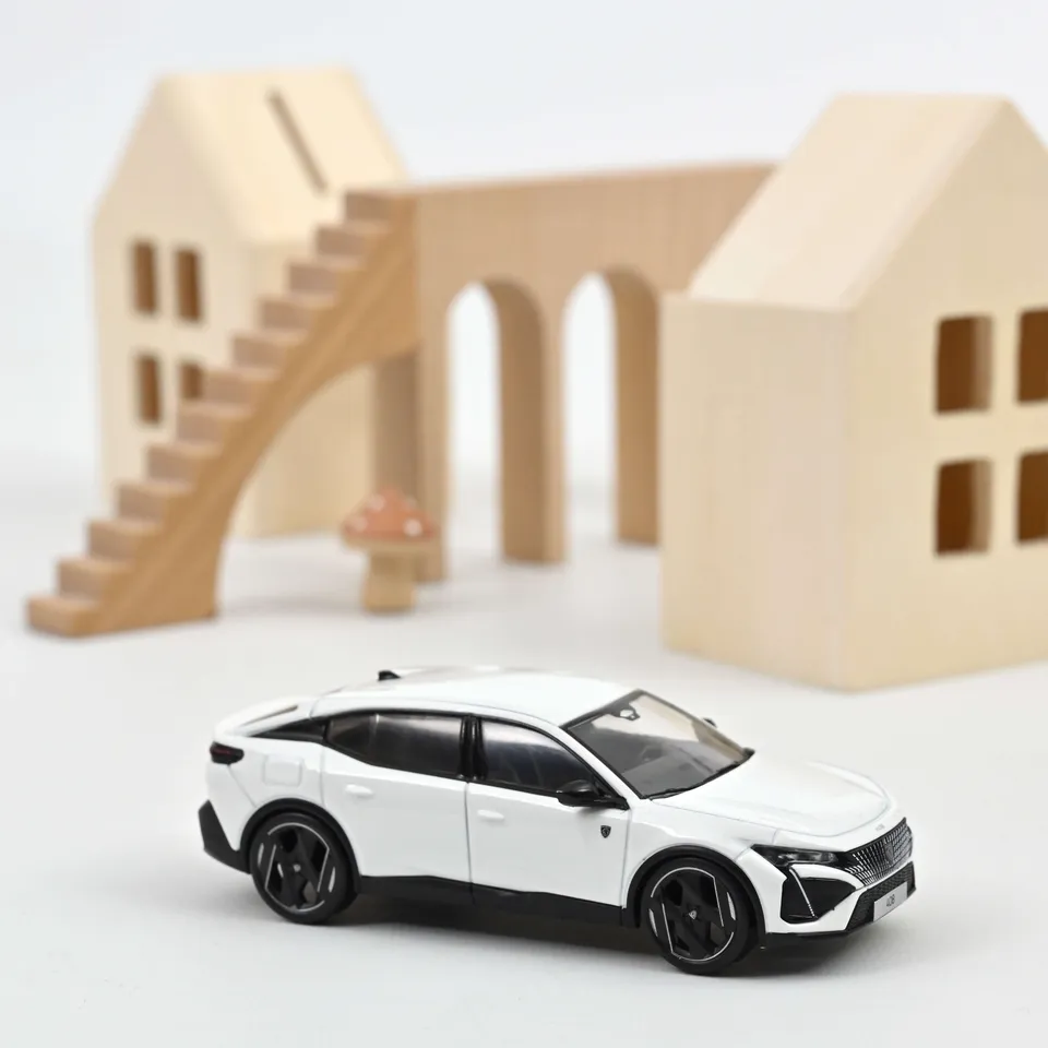 norev-peugeot-408-gt-hybrid-2023-modellino-auto-1-43-bianco-perla-2 image 1