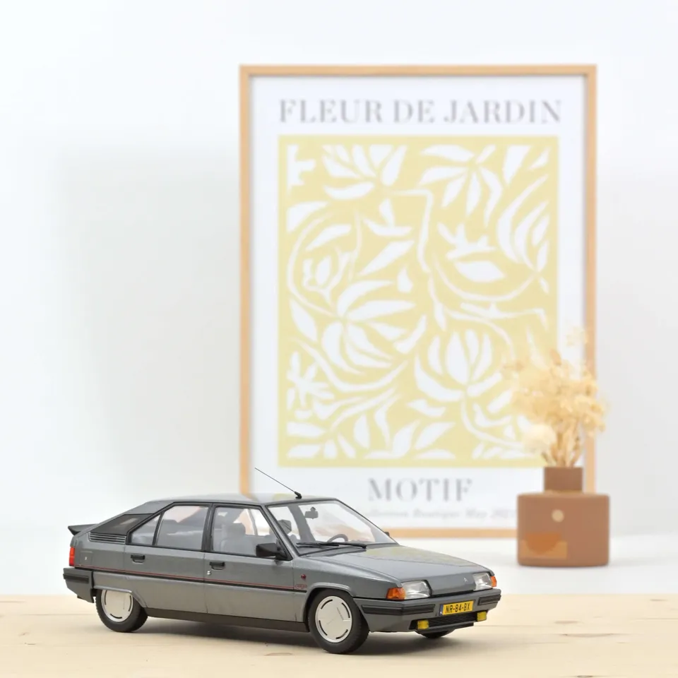 norev-citroen-bx-19-gt-1984-grigio-fox-versione-olandese-modellino-1-18-300-pz image 1