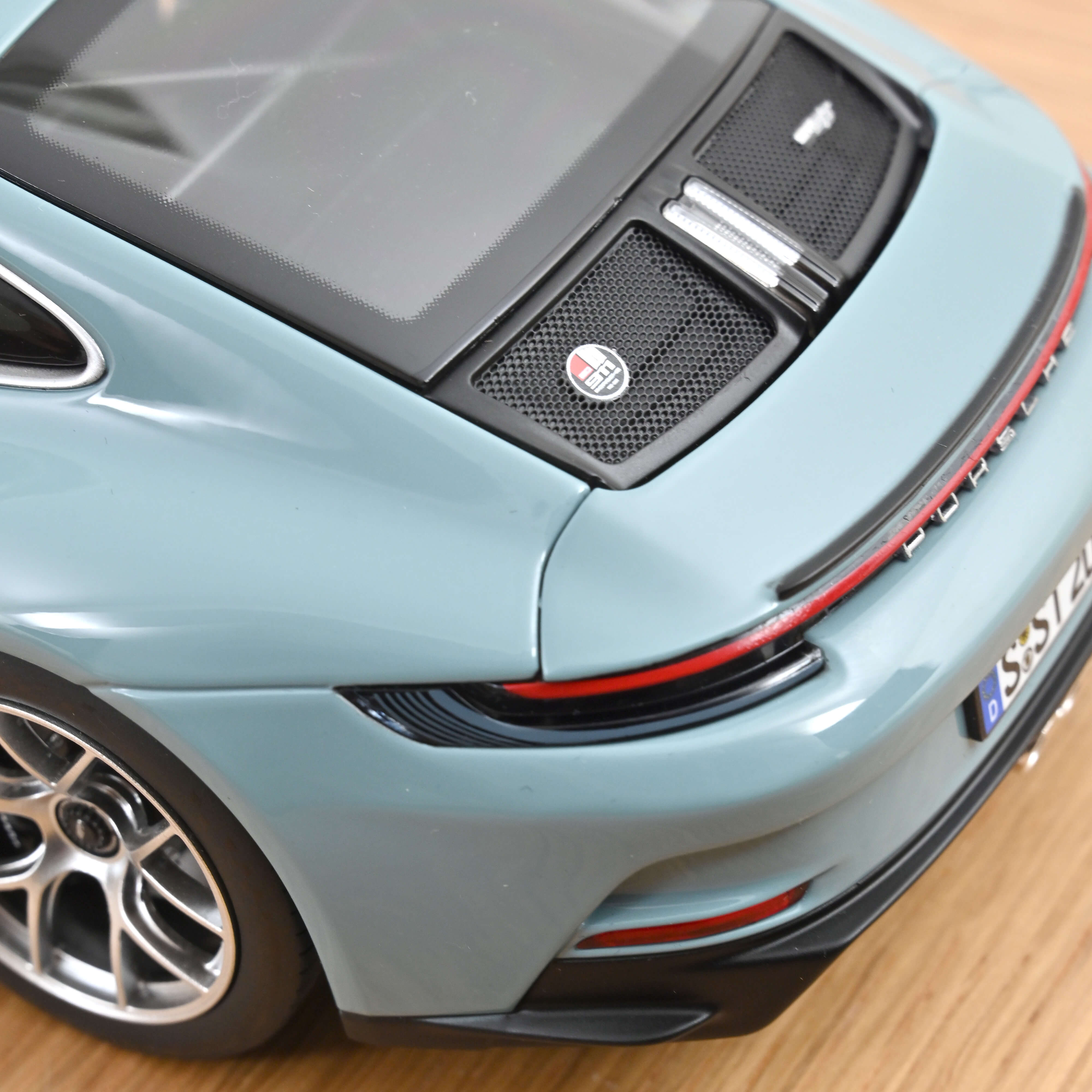 norev-porsche-911-s-t-2023-bleu-meissen-1-18 image 5