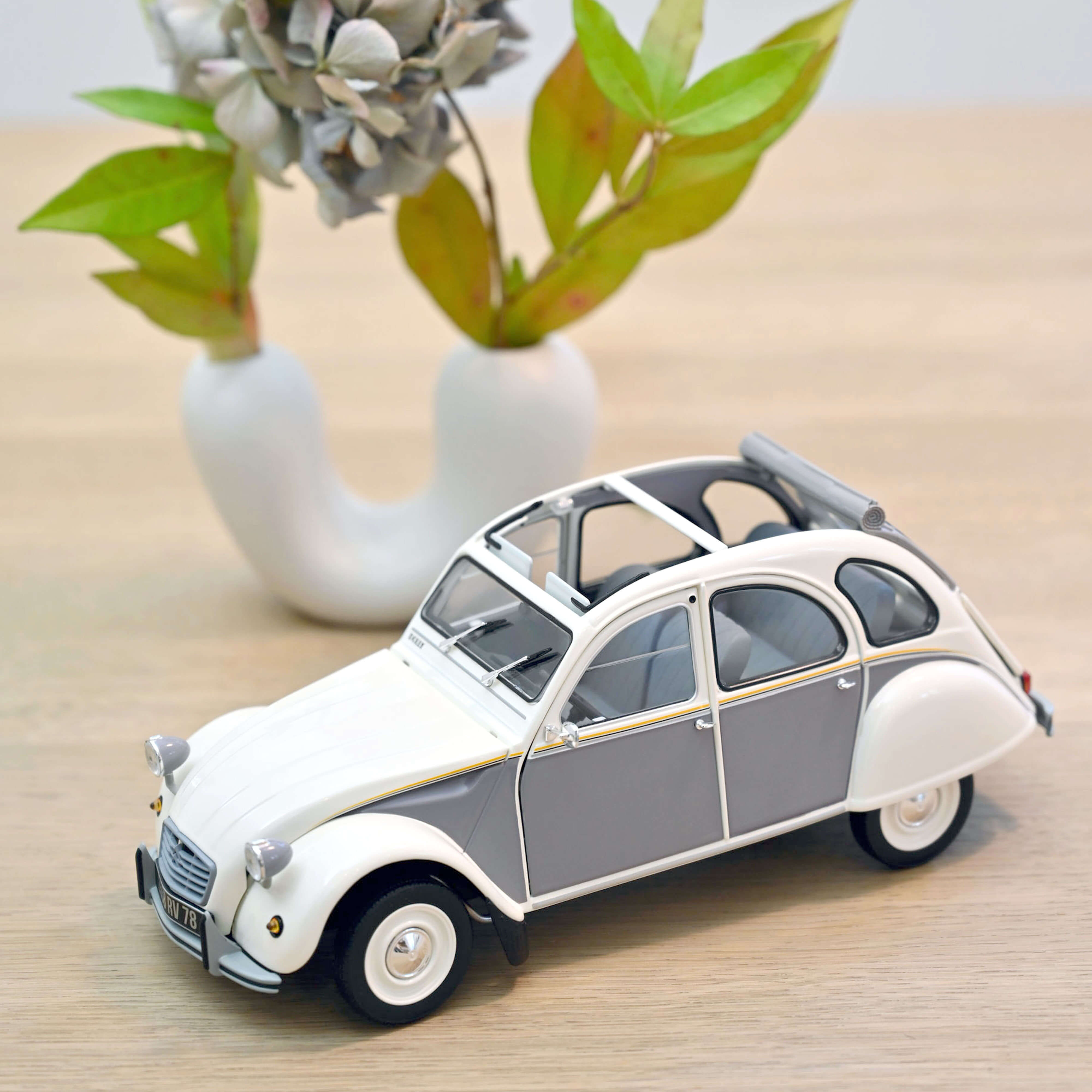norev-citroen-2cv-dolly-1985-blanc-meije-gris-cormoran-modellino-auto-1-18 image 1