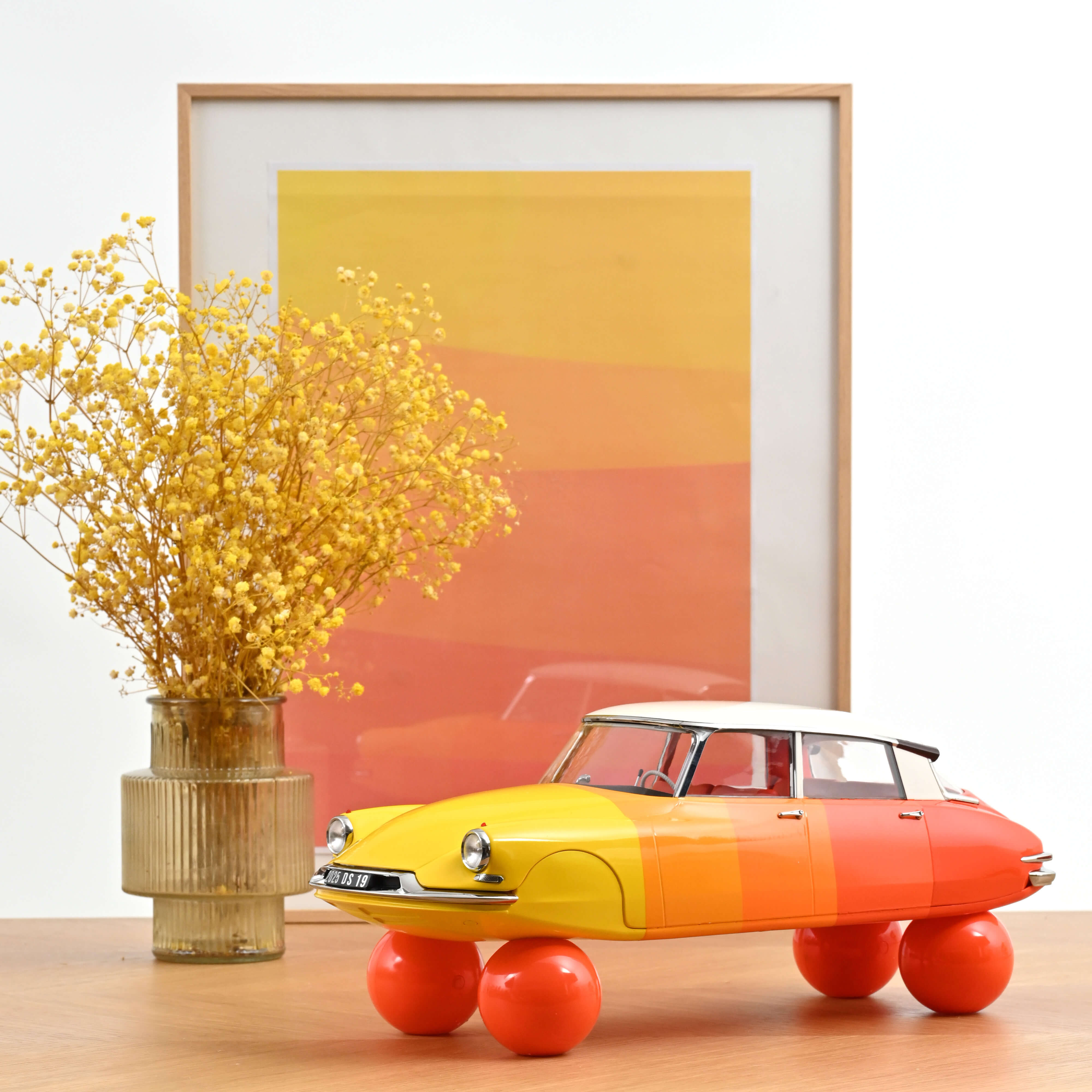 norev-citro-n-ds-19-sur-boules-1959-modellino-auto-1-12-arancione-nuancier image 1