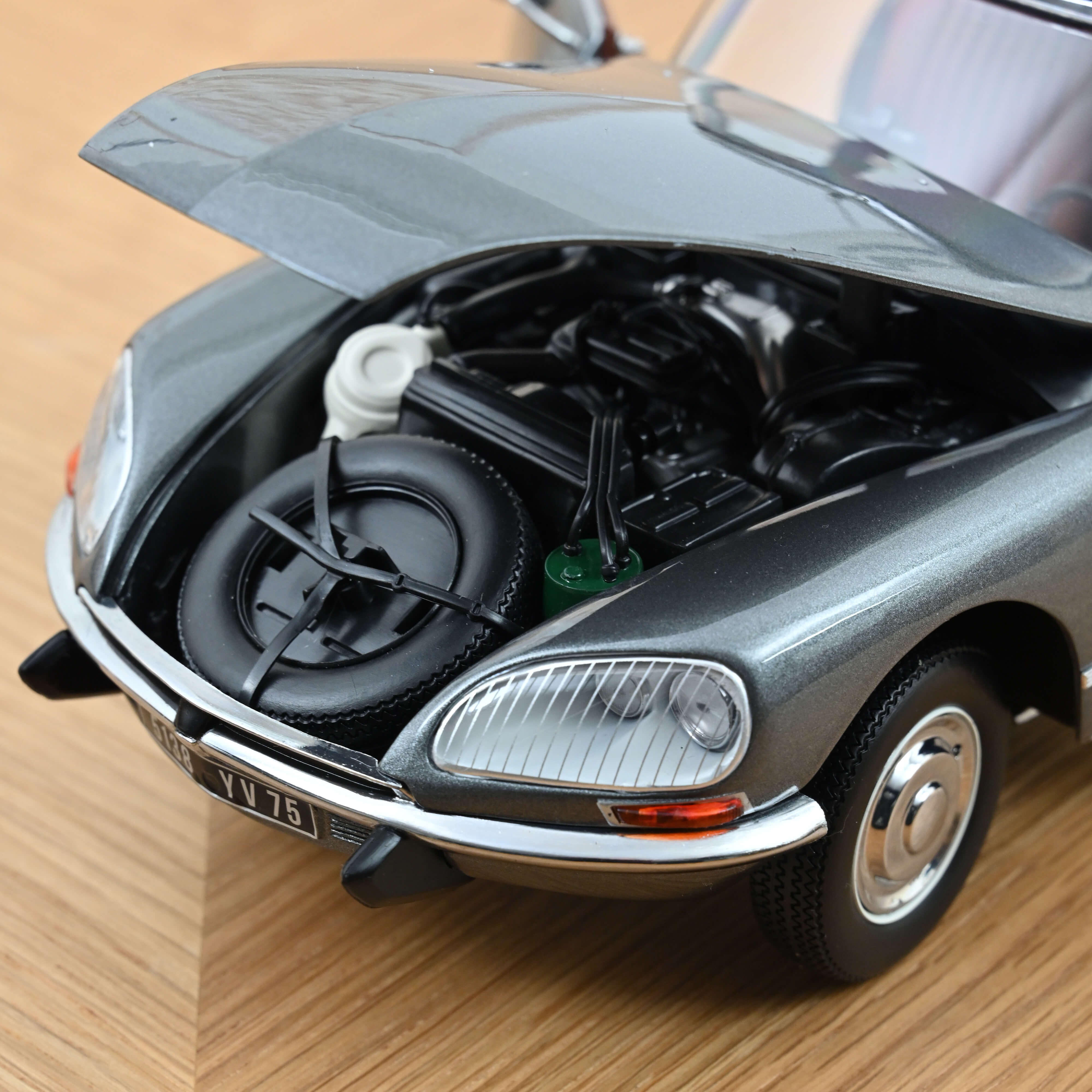 norev-citro-n-ds-23-pallas-1972-modellino-auto-1-18-grigio-metallizzato-edizione image 3