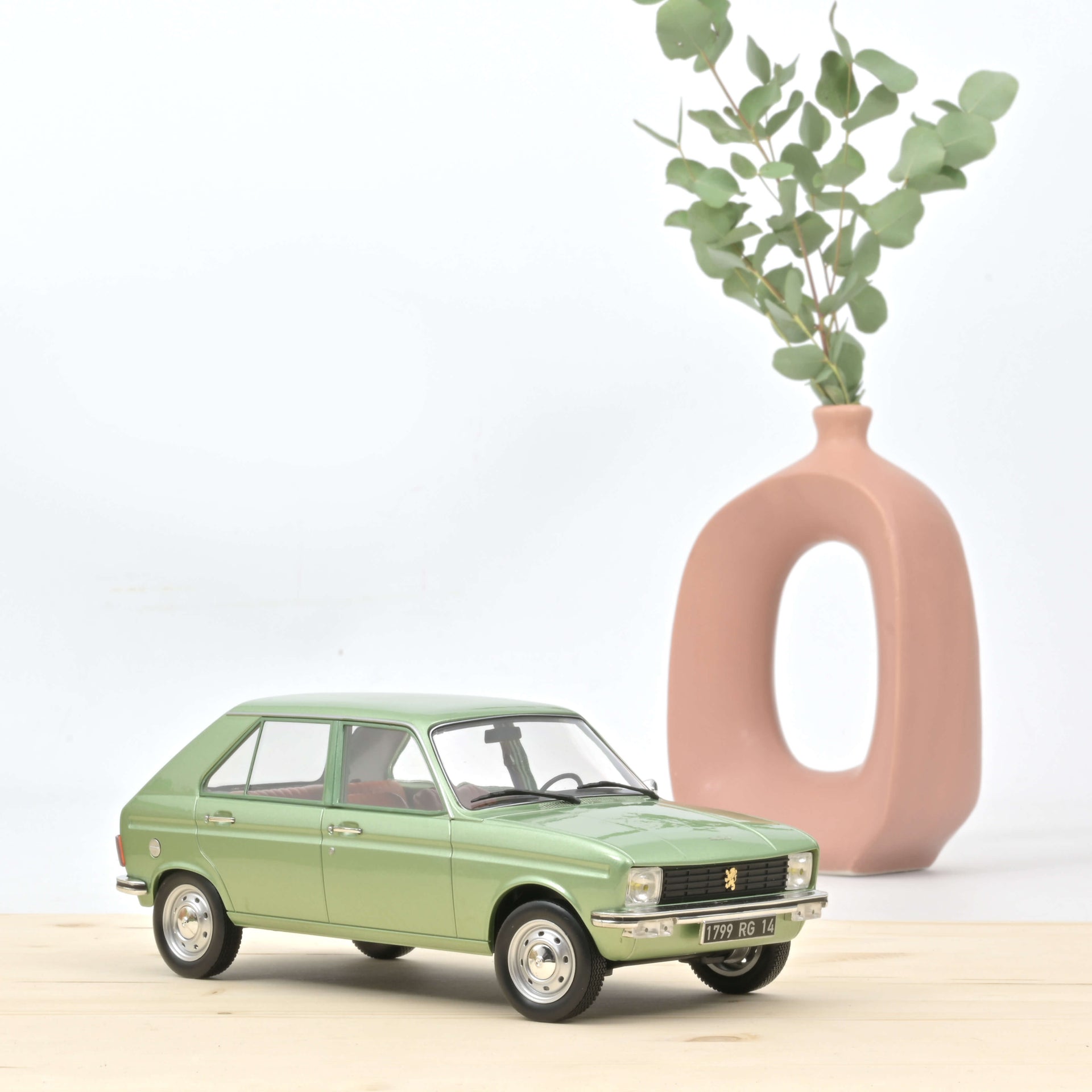 norev-peugeot-104-gl-1977-modellino-auto-1-18-verde-metallizzato-edizione-300-pz image 1