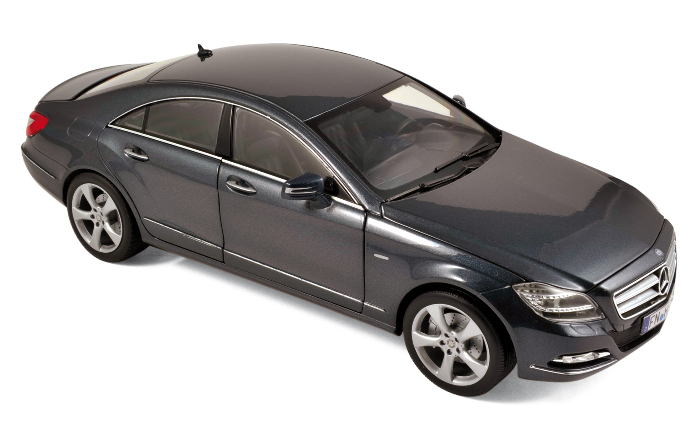norev-mercedes-benz-classe-cls-2010-grigio-metallizzato-1-18 image 1
