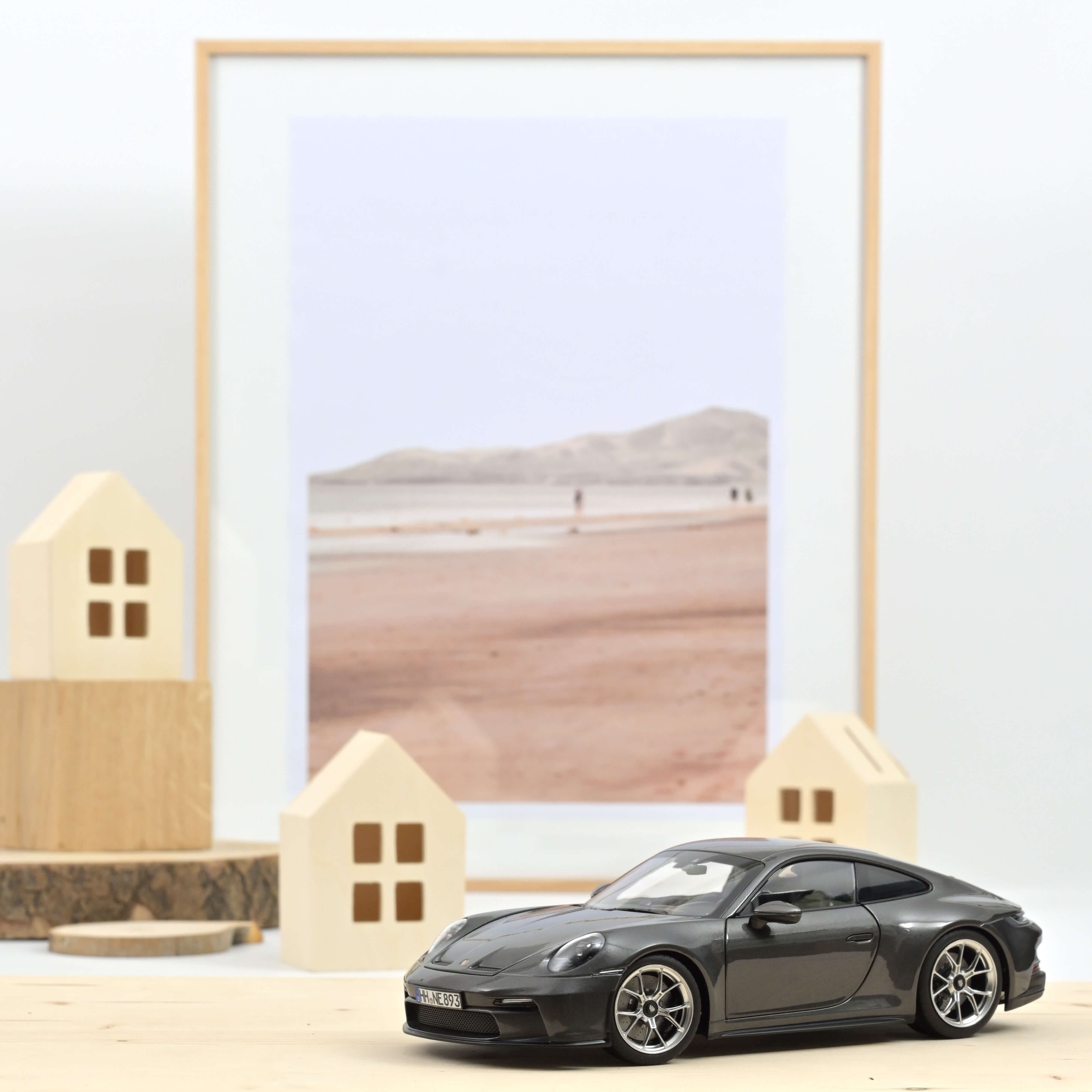 norev-porsche-911-gt3-touring-package-2021-modellino-auto-1-18-grigio-metallizza image 1