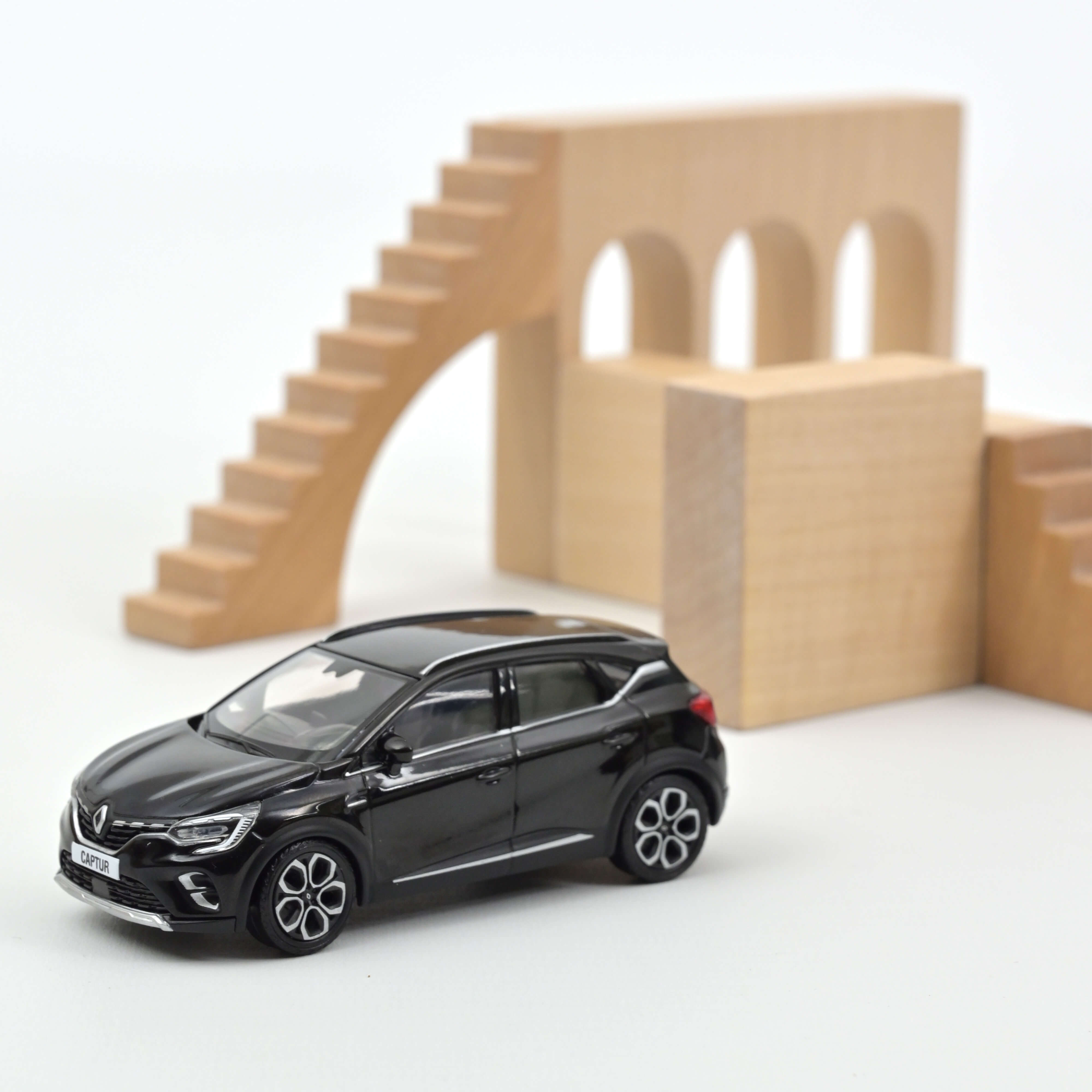 norev-renault-captur-2022-modellino-auto-die-cast-1-43-noir-diamant image 1