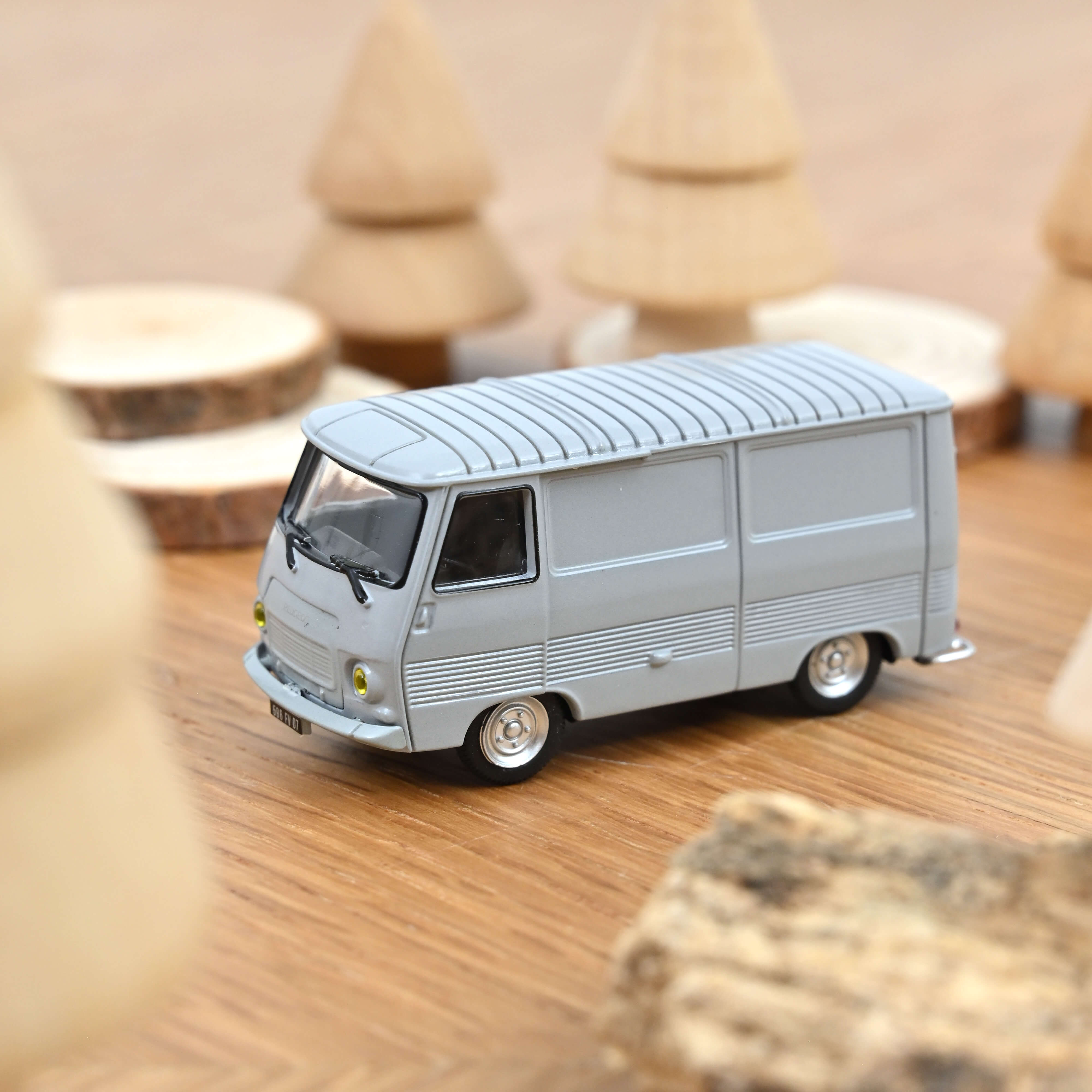 norev-peugeot-j7-1965-grigio-1-87 image 1